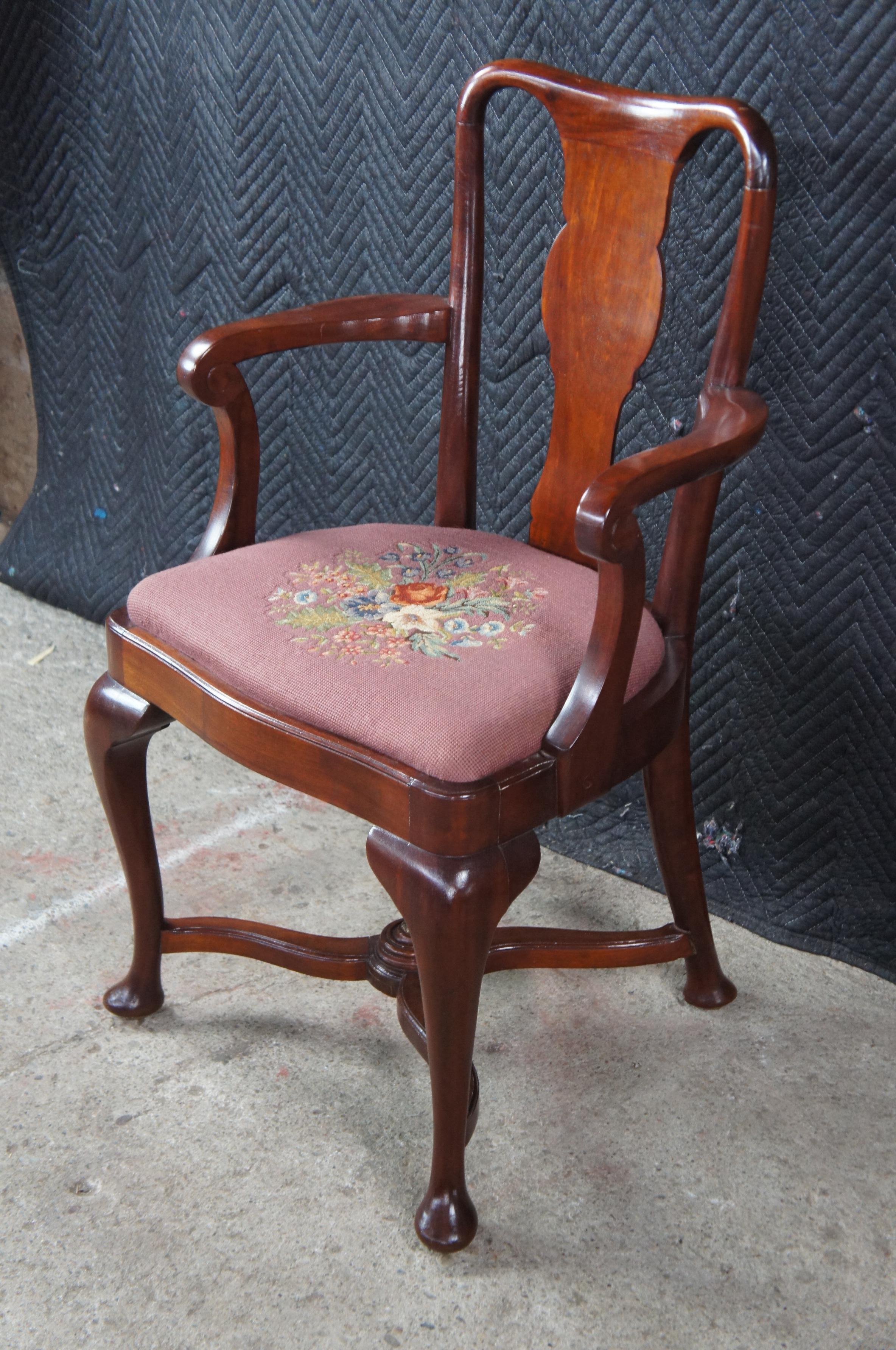 Antique French Directoire Style Mahogany Dining Arm Desk Chair Seduta a punto d'ago In condizioni buone in vendita a Dayton, OH