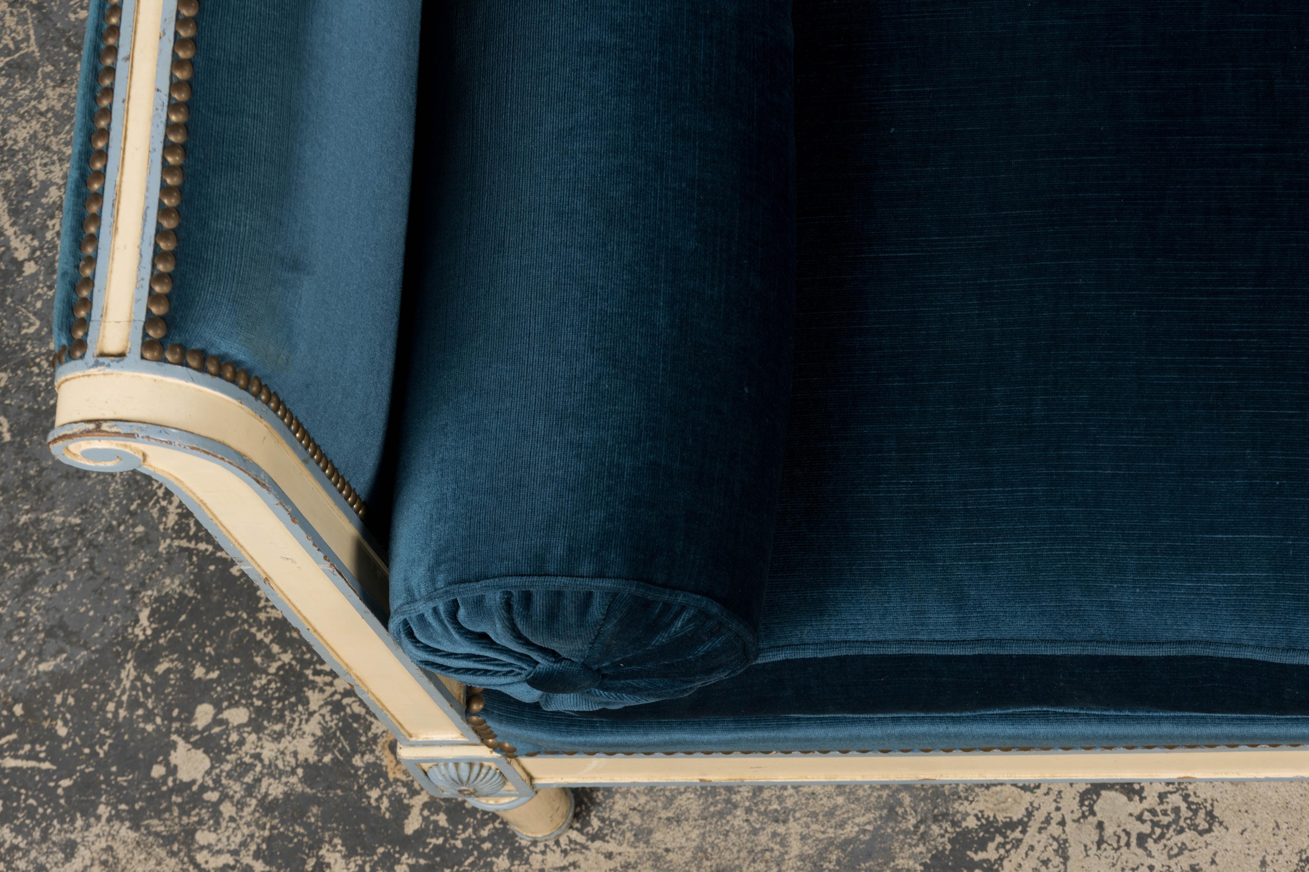 Antique French Style Directoire Sofá pintado en terciopelo azul Hecho a mano en venta
