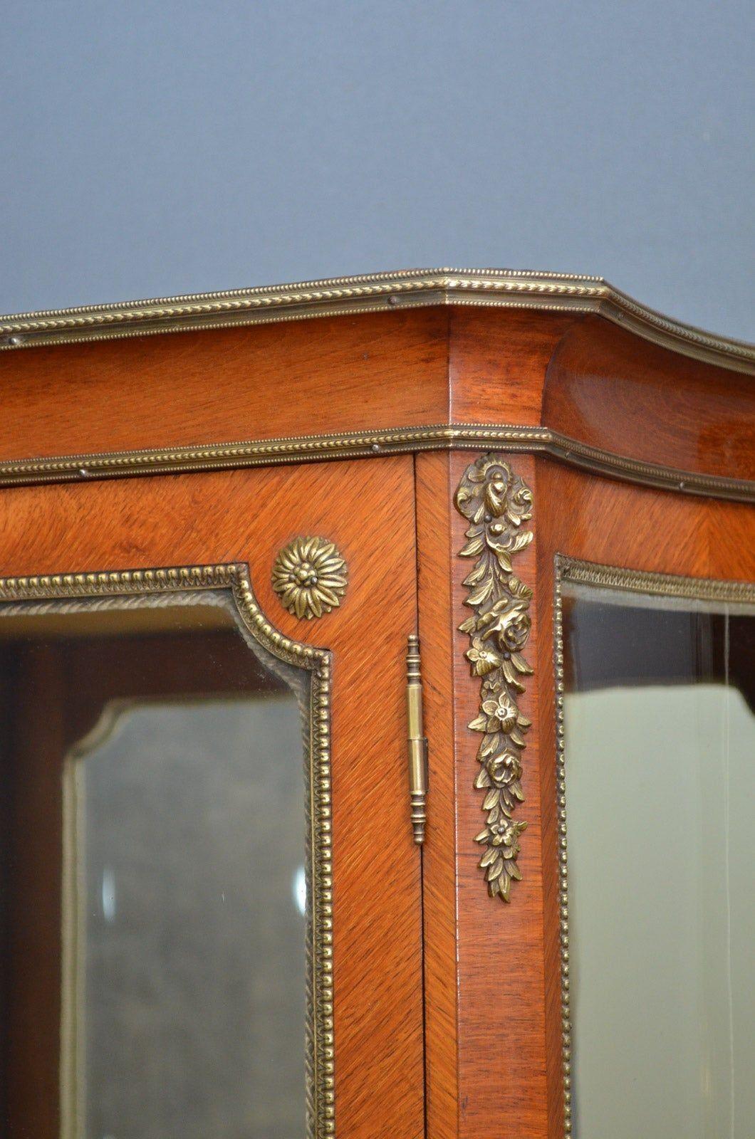 Francese Antique French Display Cabinet in vendita