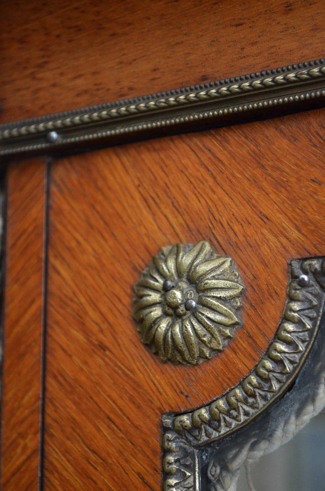 Antique French Display Cabinet In condizioni ottime in vendita a Whaley Bridge, GB