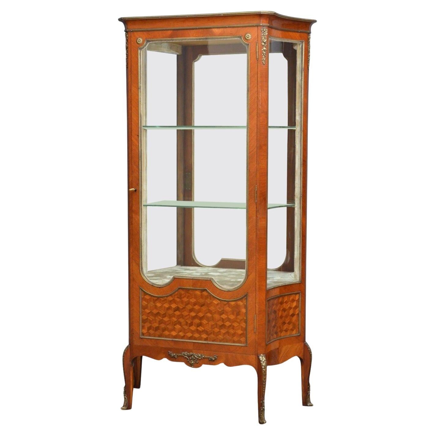 Vitrine française ancienne