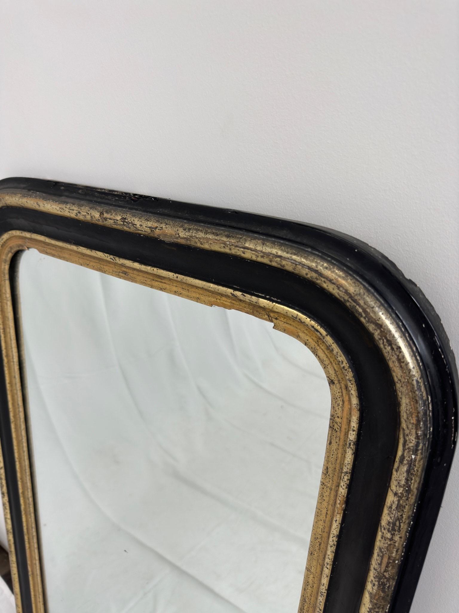 Antiker französischer Louis-Philippe-Spiegel im Used-Look in Schwarz/Gold im Zustand „Gut“ in Houston, TX