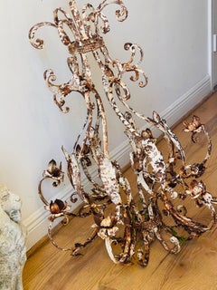 Antique French Distressed Kronleuchter als Kunstwerk