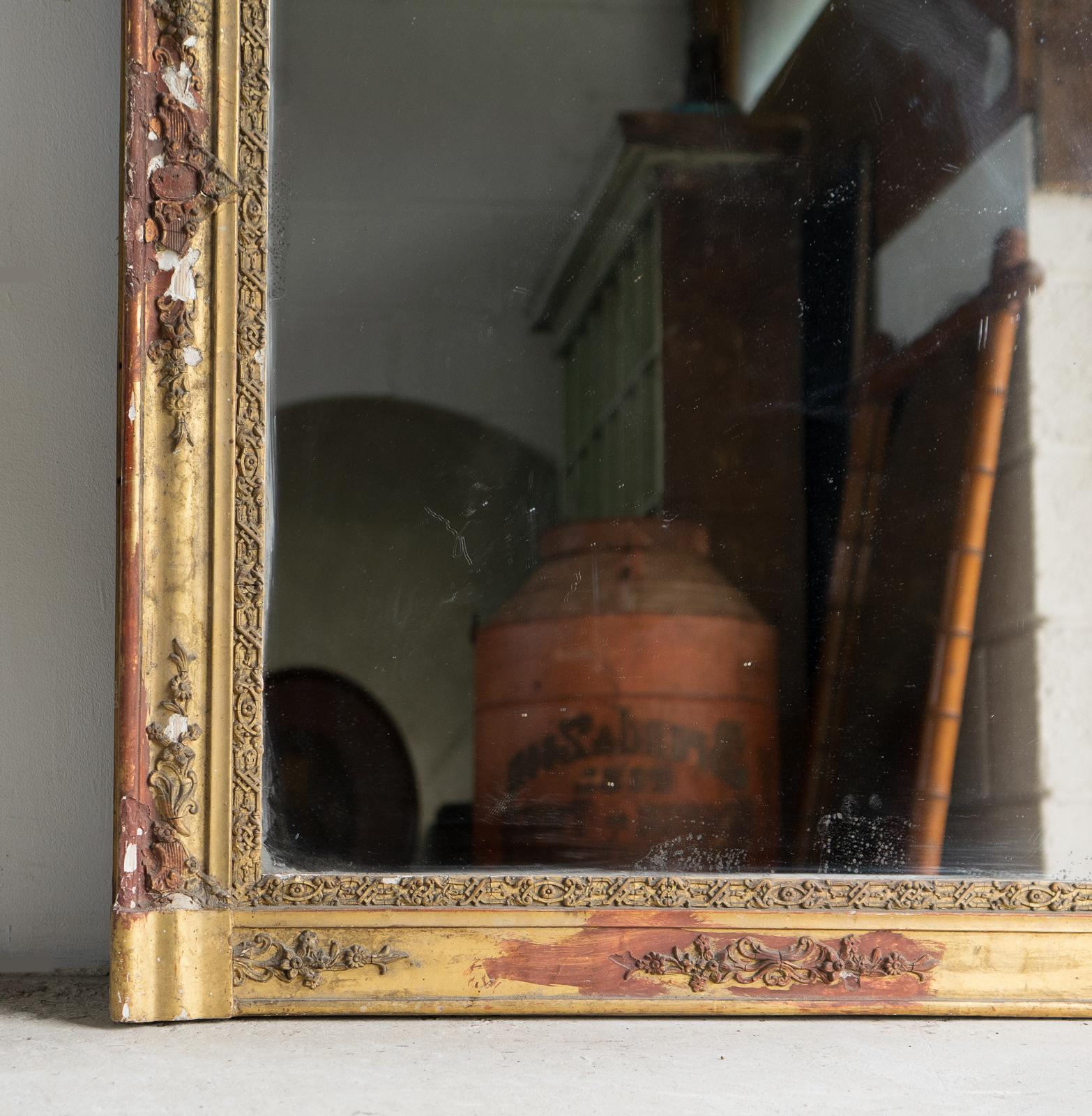 Antique French Distressed Gesso Framed Overmantel Mirror, 19. im Zustand „Starke Gebrauchsspuren“ im Angebot in Bristol, GB