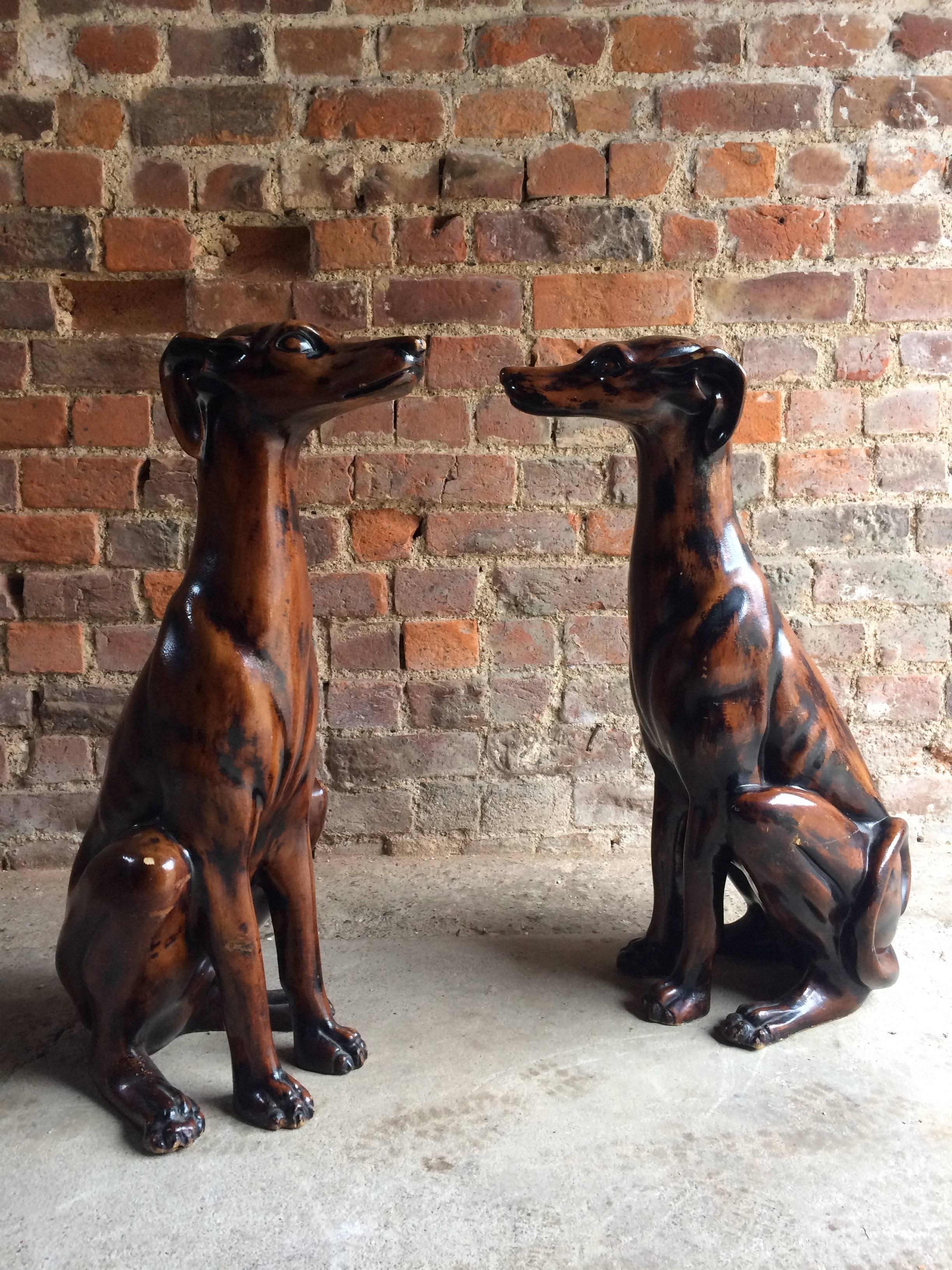 Paire de statues françaises anciennes en plâtre peint, début du 20ème siècle 3