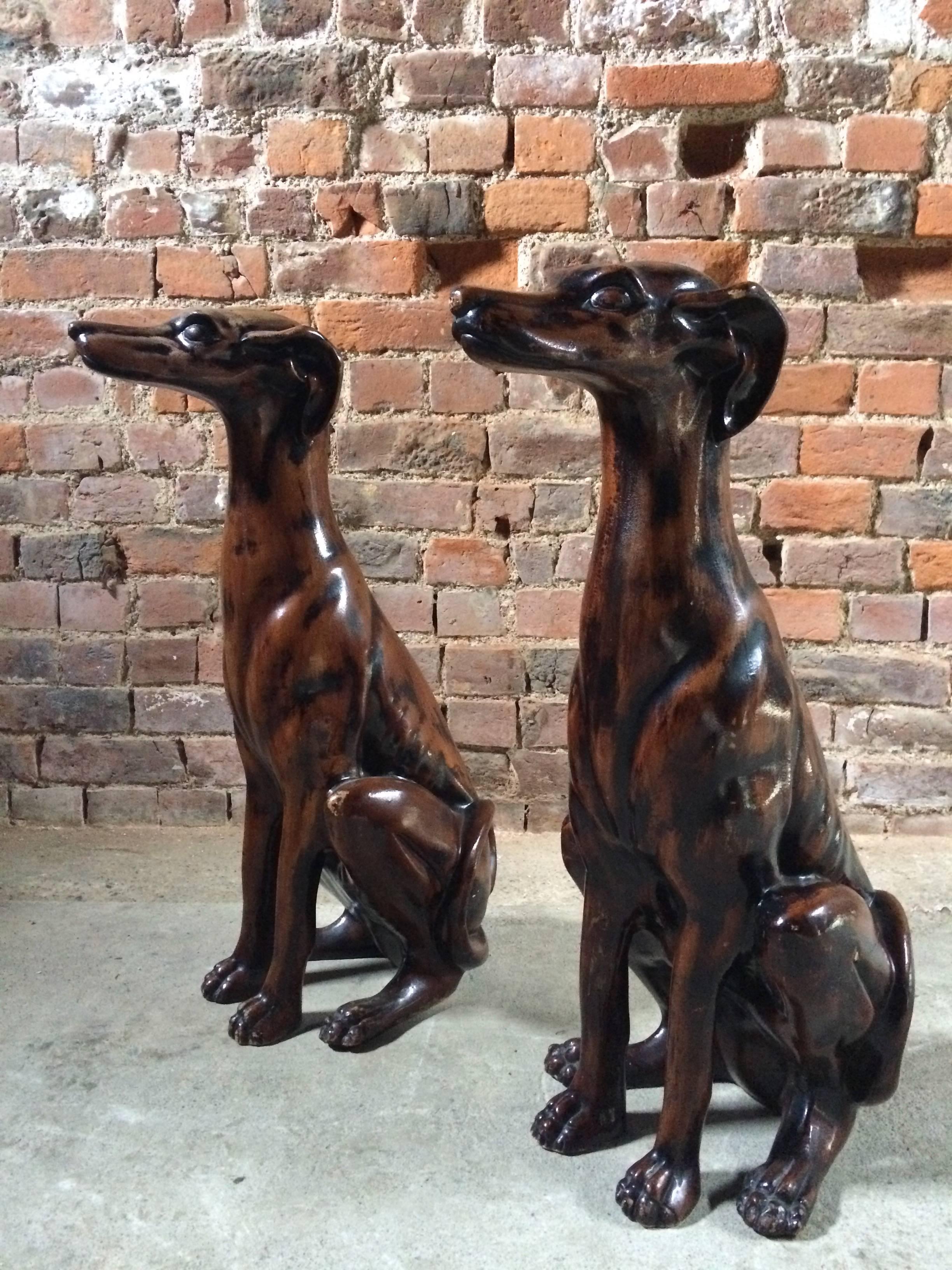 Art déco Paire de statues françaises anciennes en plâtre peint, début du 20ème siècle