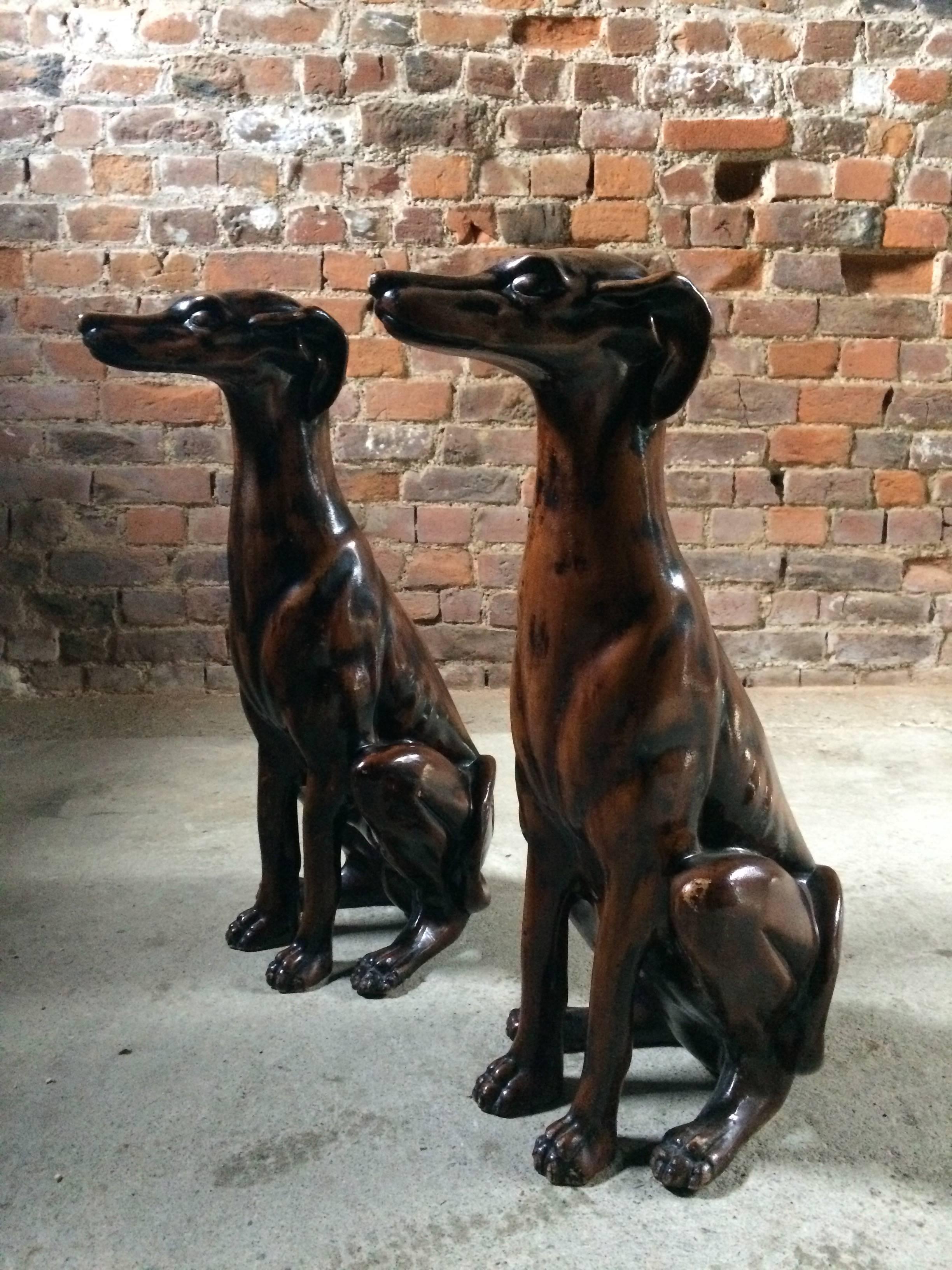 Paire de statues françaises anciennes en plâtre peint, début du 20ème siècle Bon état à Longdon, Tewkesbury