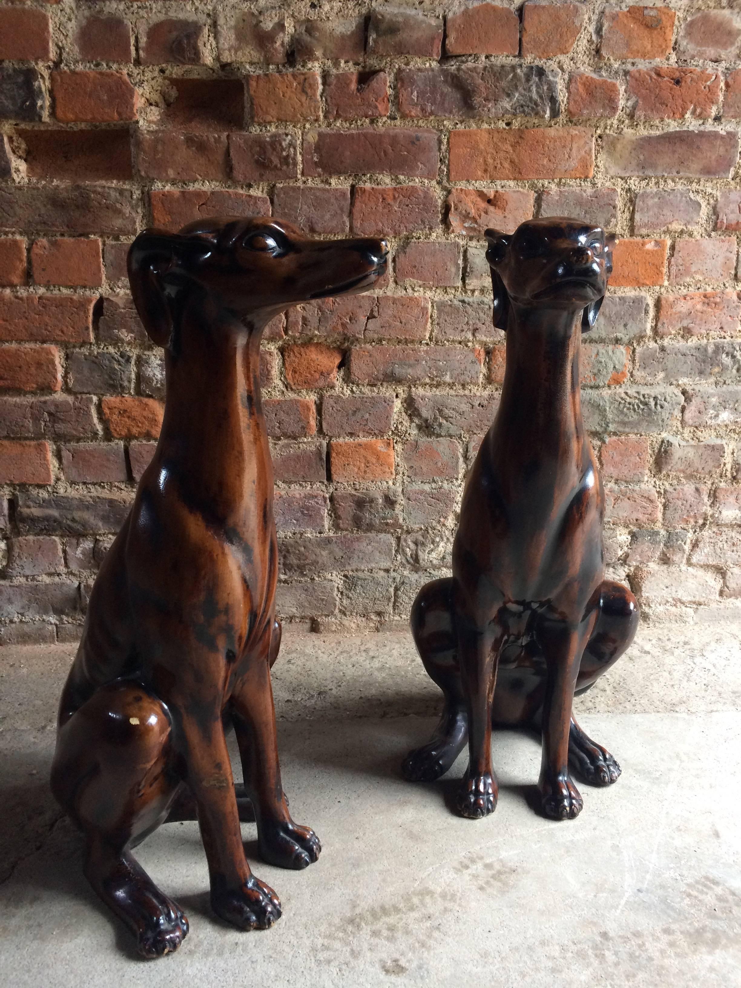 Paire de statues françaises anciennes en plâtre peint, début du 20ème siècle 1