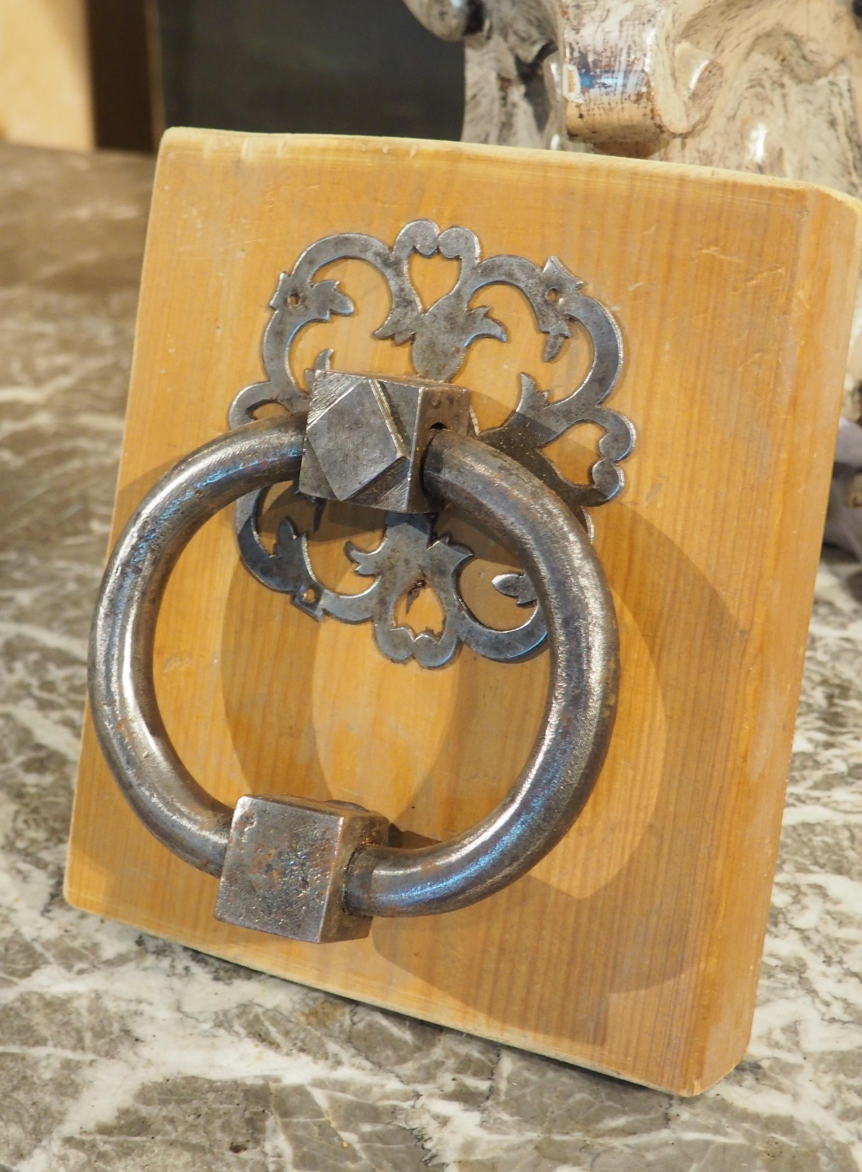 Antique French Door Knocker Pull With Pierced Backplate In Good Condition For Sale In Dallas, TX