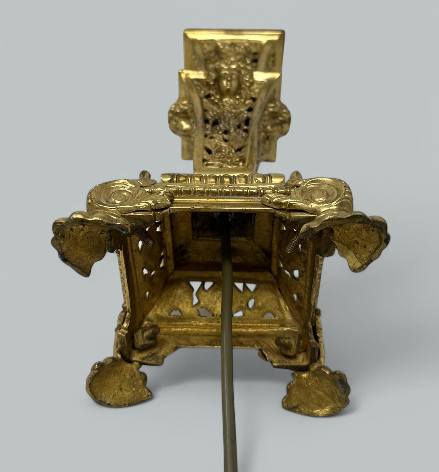 Lampe à poser électrique ancienne en bronze doré, néoclassique et doré à l'or fin en vente 2