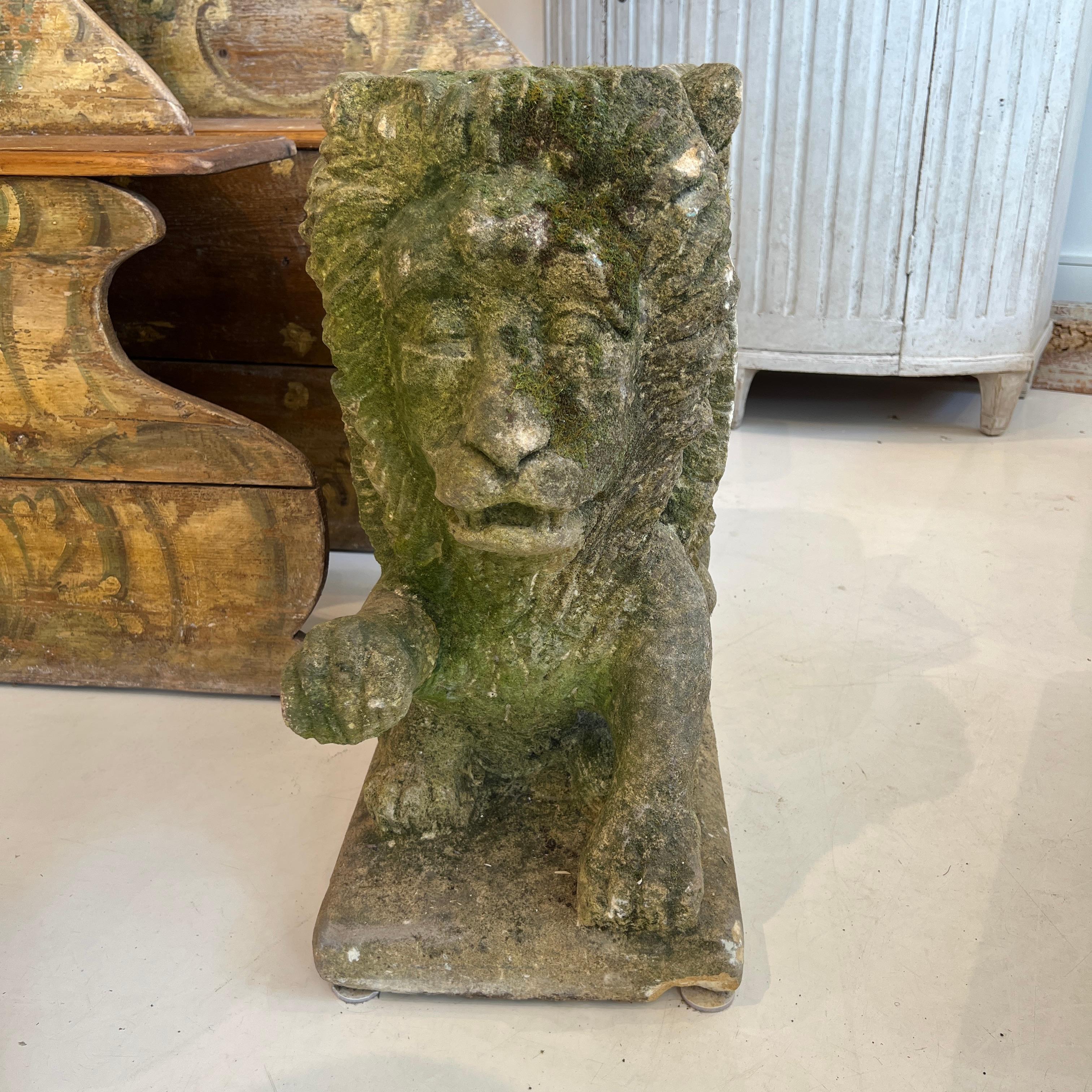 Antique French León Alado de Dos Caras en Piedra en venta 1