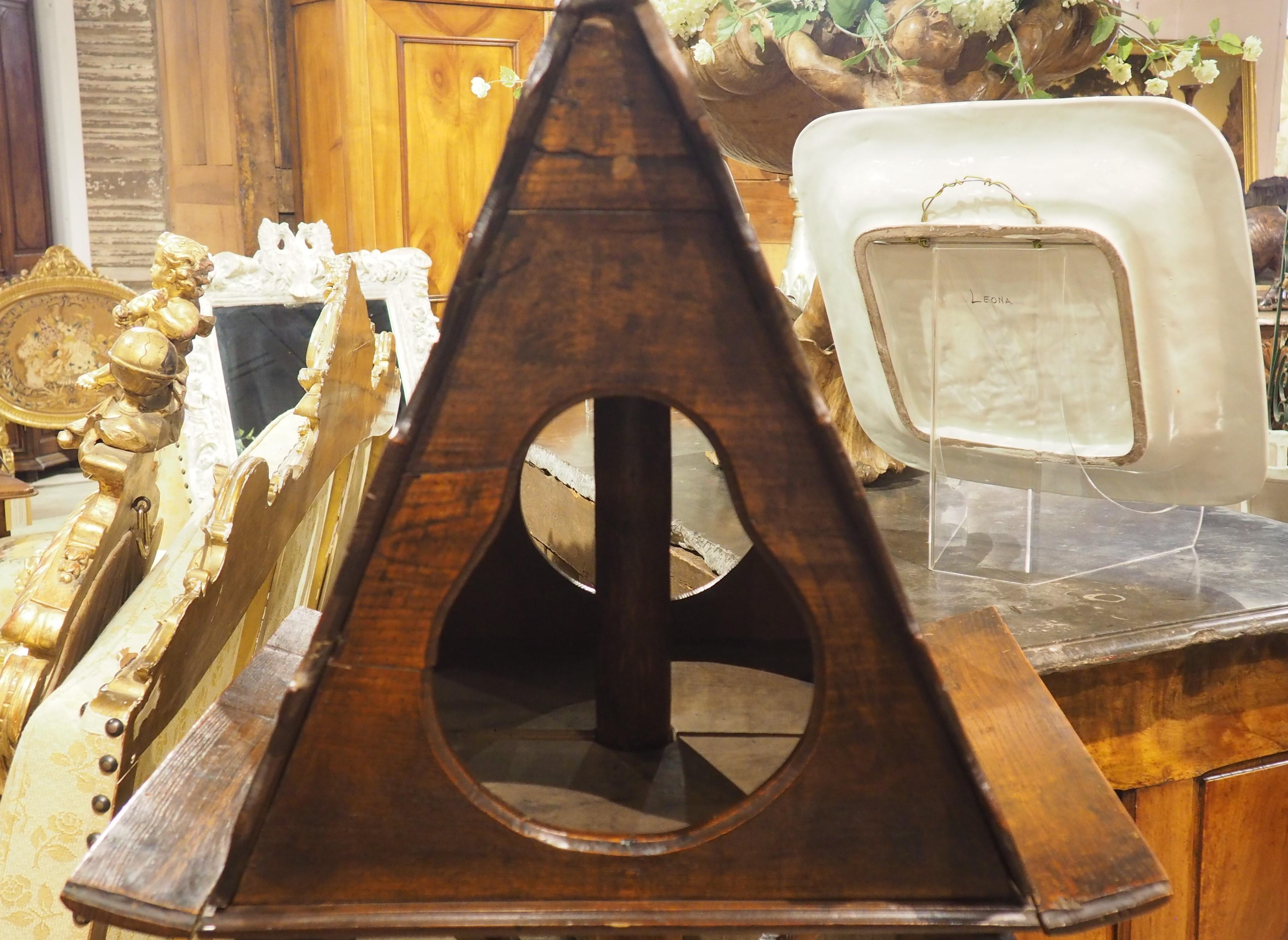 Lutrin double français ancien en noyer et pin sculpté, vers 1700 en vente 7