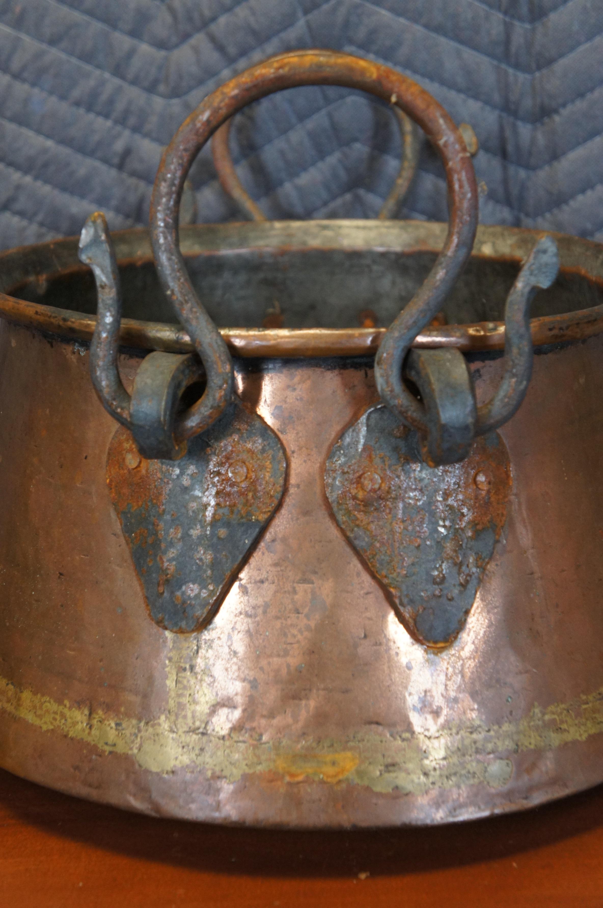 Ancienne bouilloire à chaudron en cuivre à queue d'aronde, poignées en fer 14 po. en vente 4