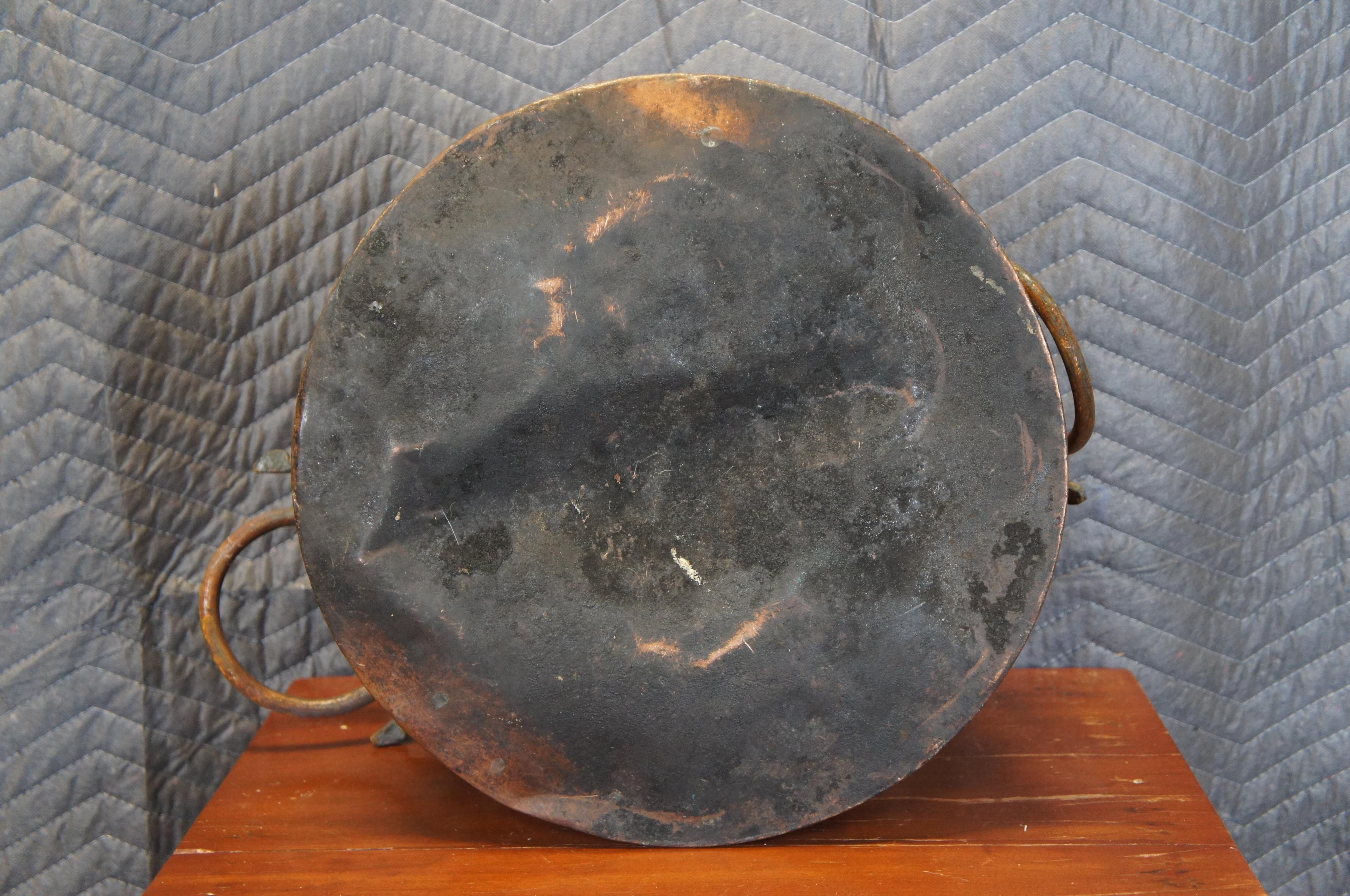Ancienne bouilloire à chaudron en cuivre à queue d'aronde, poignées en fer 14 po. en vente 3