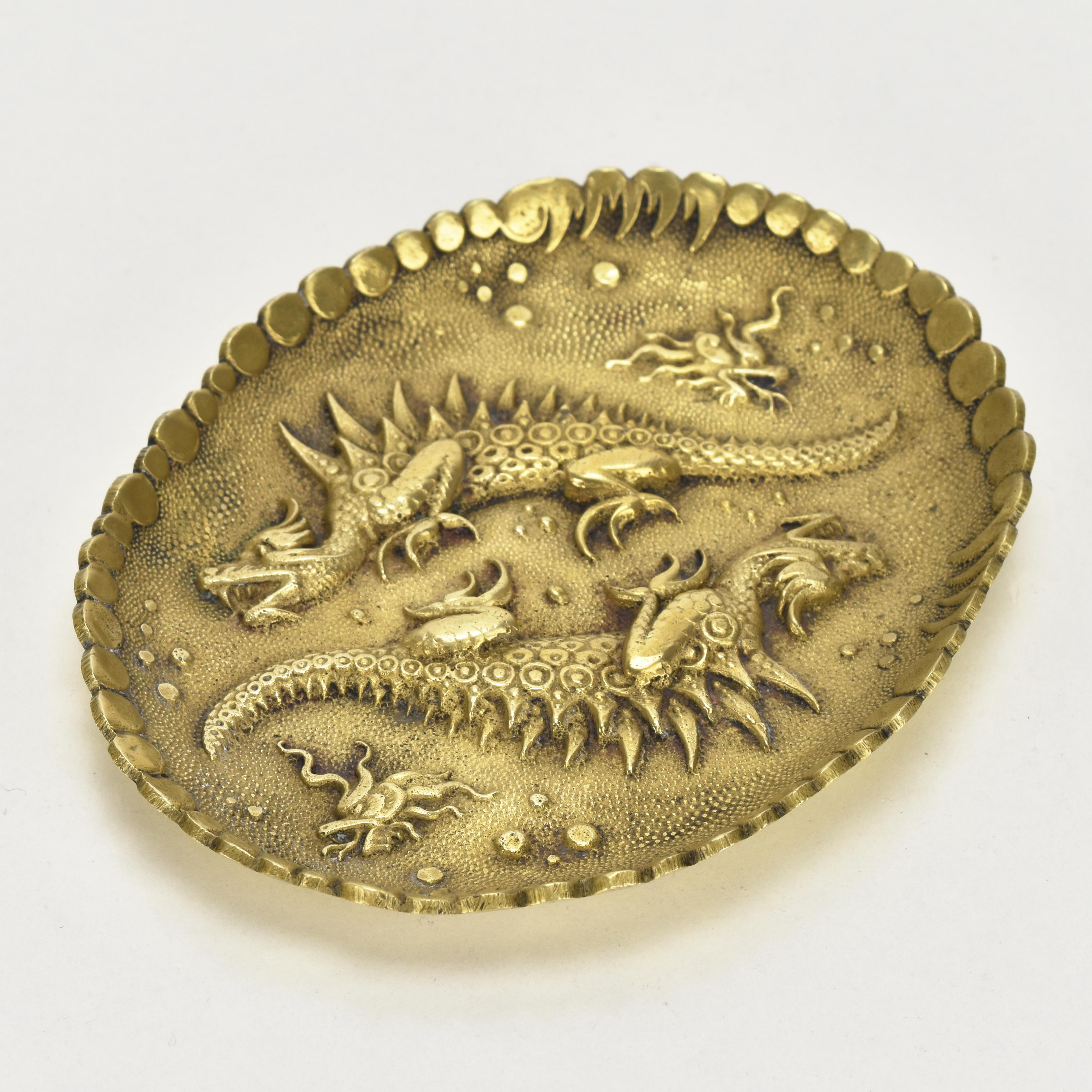 Chinoiseries Dragon Antique Français Ormolu Vide Poche Keep All Gilt Bronze en vente
