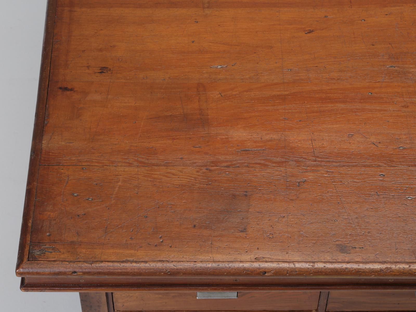 Antique French Drapers Table or Très Grand Kitchen Island, circa 1900-1920 In Good Condition In Chicago, IL