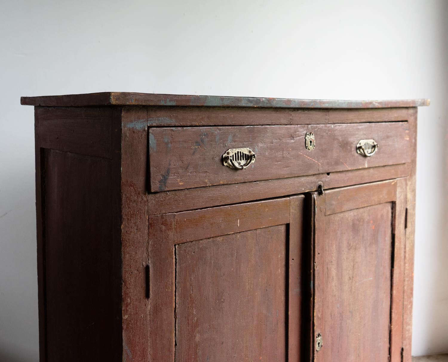 Antique French, mobile buffet in noce dipinto di rosso mattone scuro, XIX secolo in vendita 4