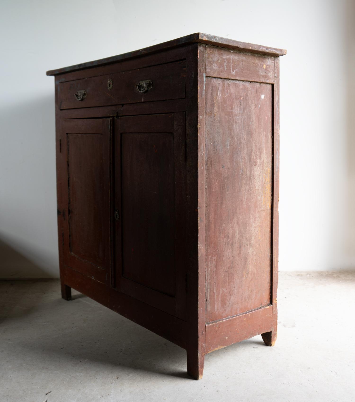 Cromo Antique French, mobile buffet in noce dipinto di rosso mattone scuro, XIX secolo in vendita