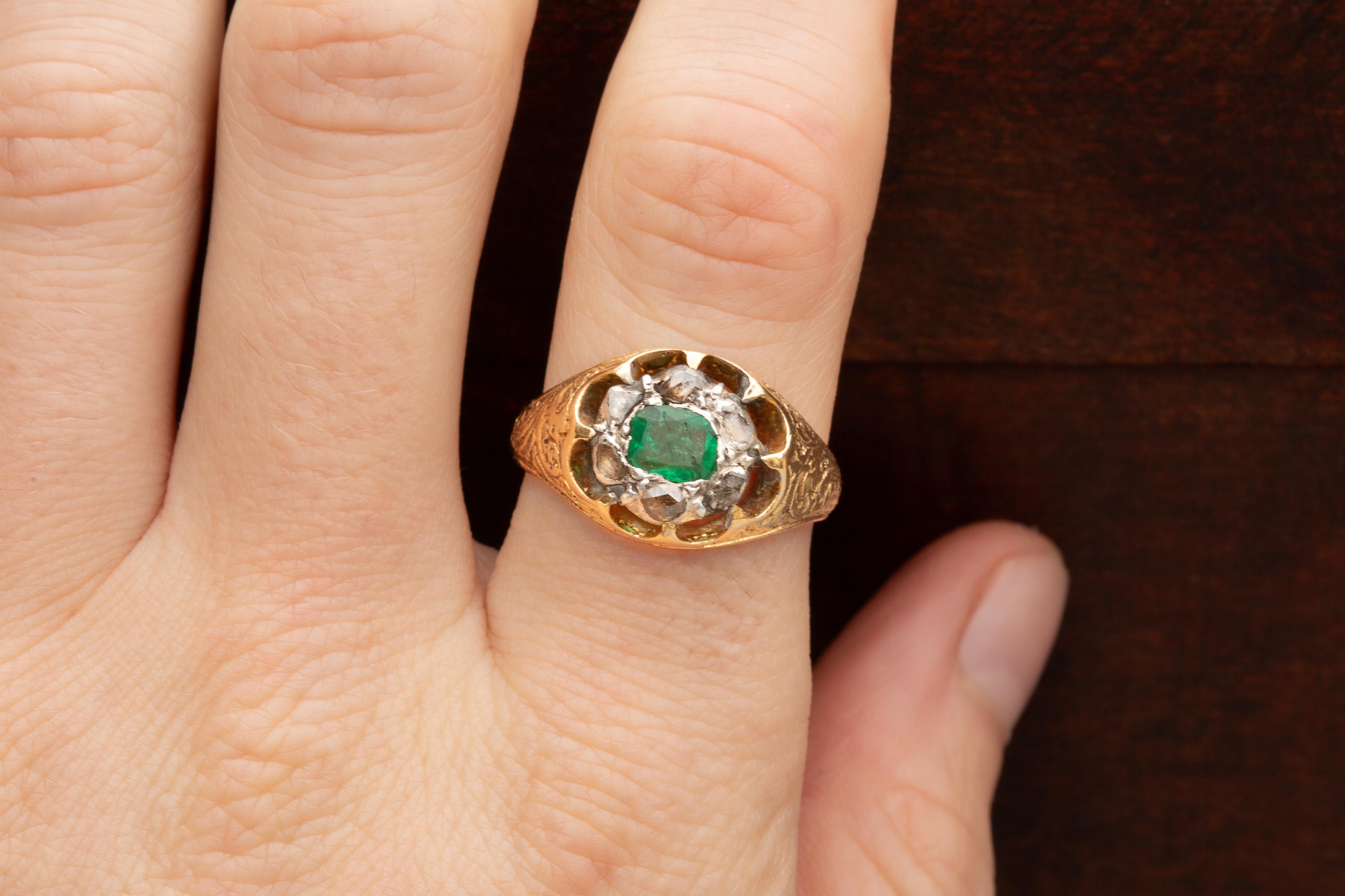 Antique French Early 19th Century Emerald and Rose Cut Diamond Gold Cluster Ring For Sale 6