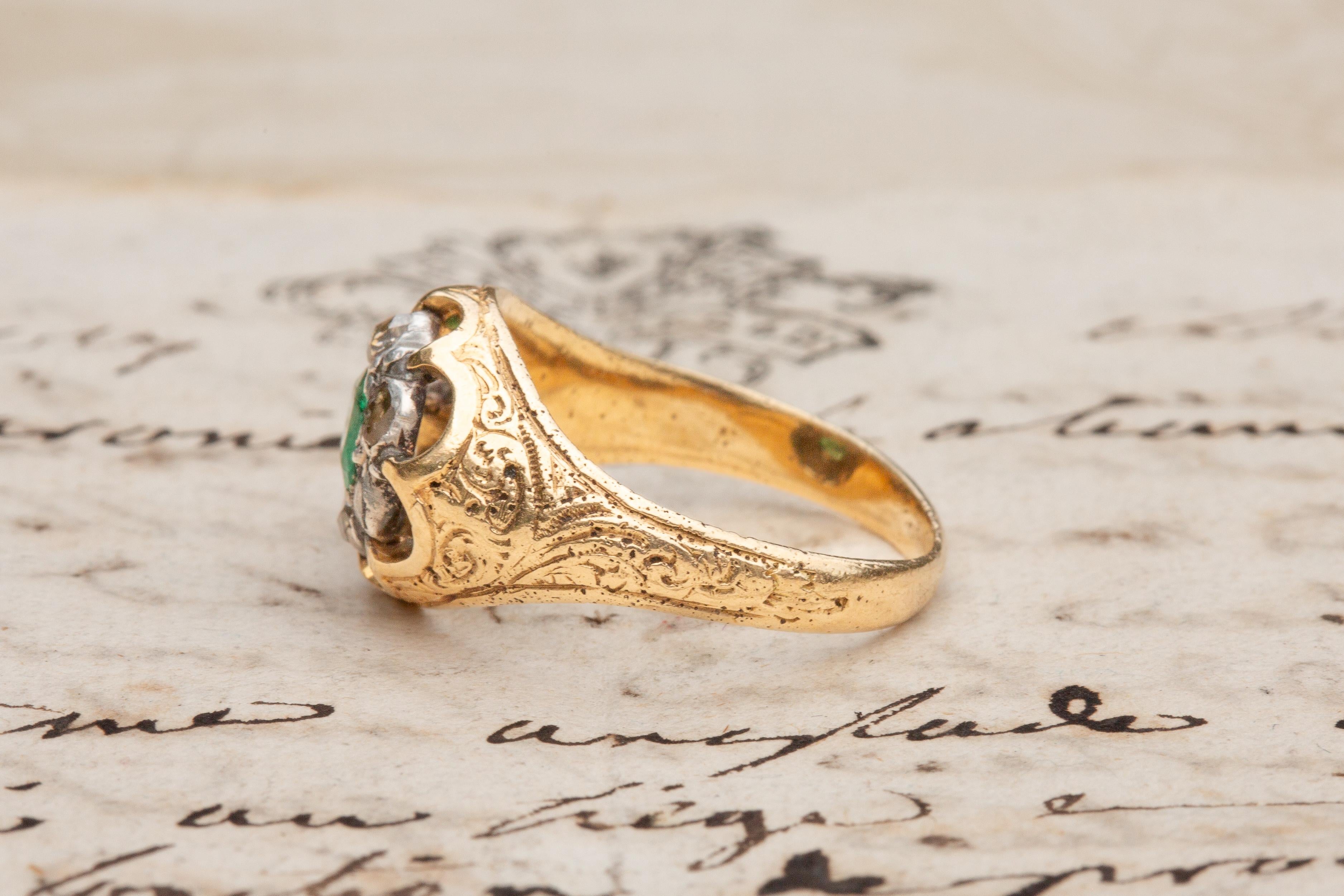 Antiker französischer Gold-Cluster-Ring mit Smaragd und Diamant im Rosenschliff aus dem frühen 19. Jahrhundert im Zustand „Gut“ im Angebot in London, GB