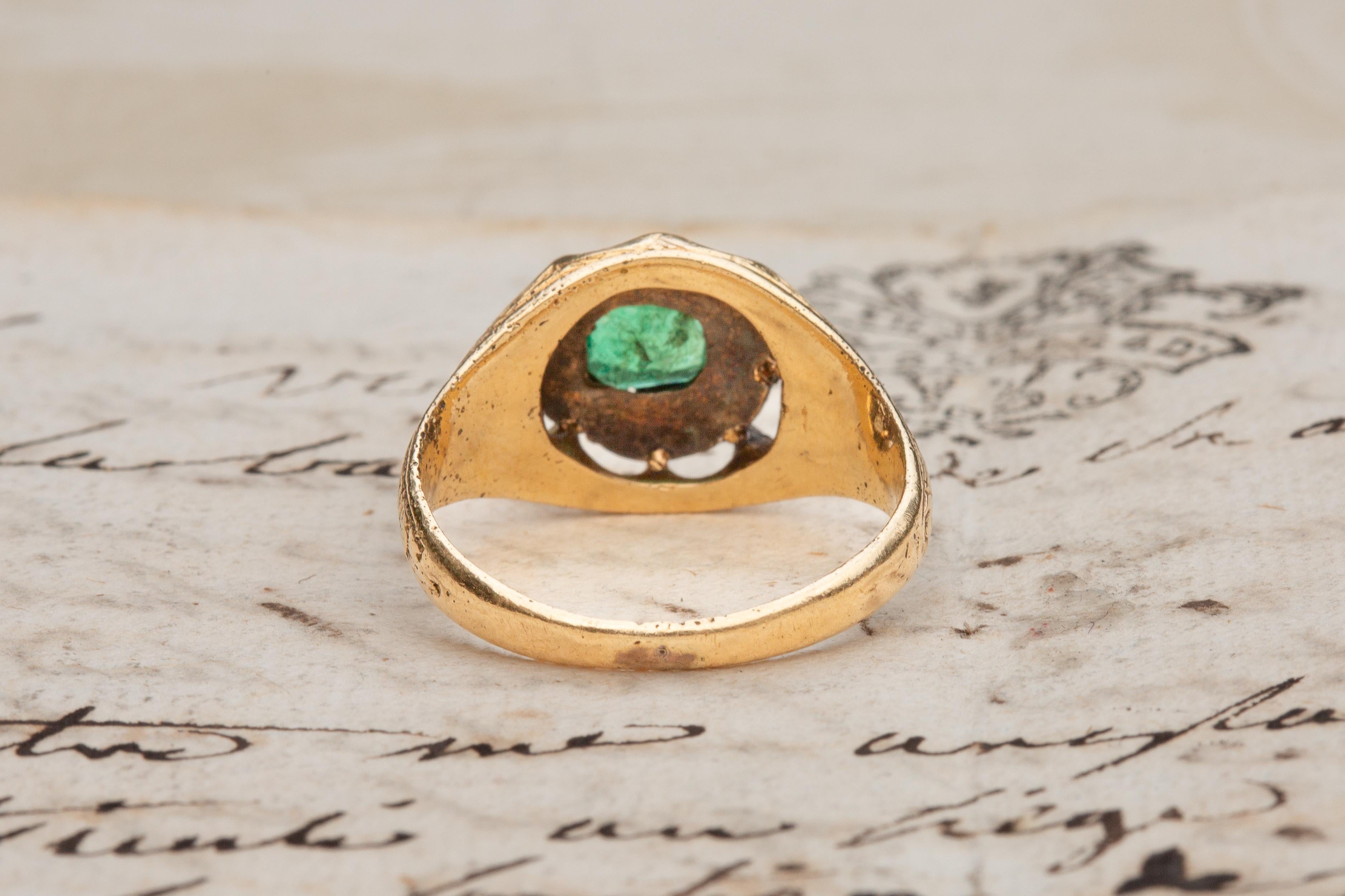 Women's or Men's Antique French Early 19th Century Emerald and Rose Cut Diamond Gold Cluster Ring For Sale