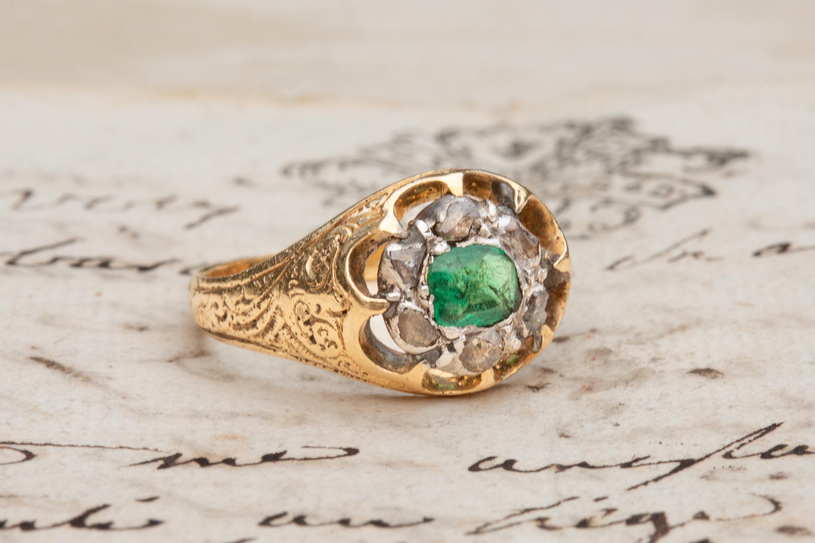 Antique French Early 19th Century Emerald and Rose Cut Diamond Gold Cluster Ring For Sale 1