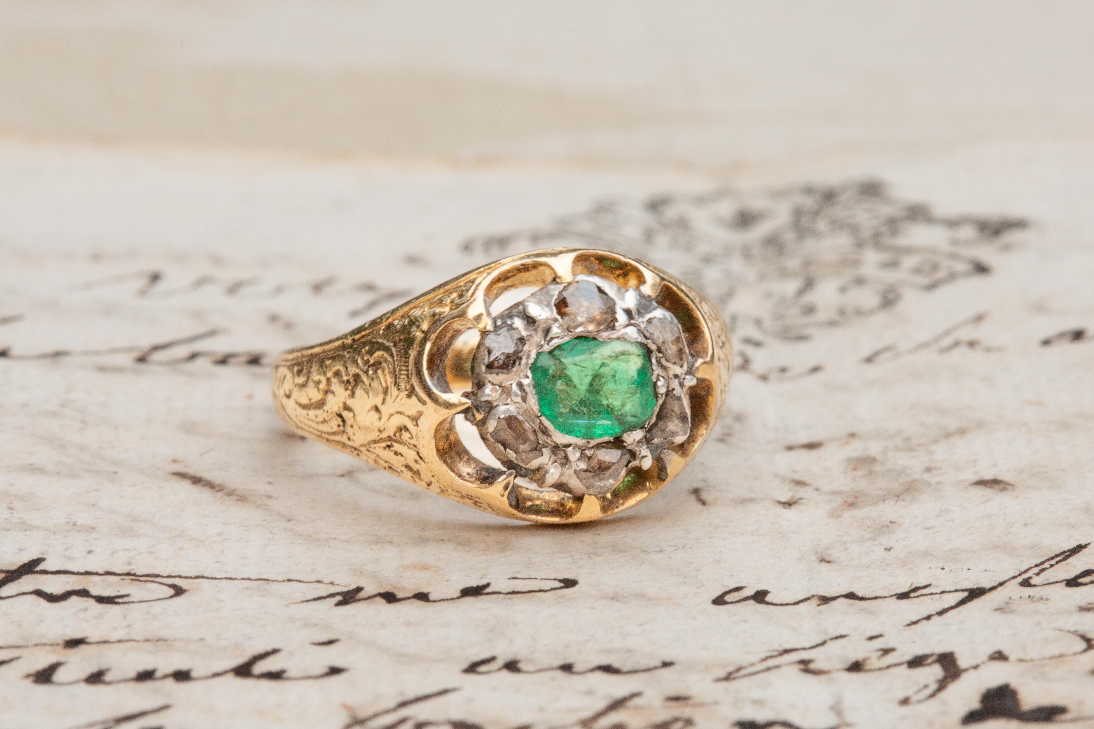 Antique French Early 19th Century Emerald and Rose Cut Diamond Gold Cluster Ring For Sale 2