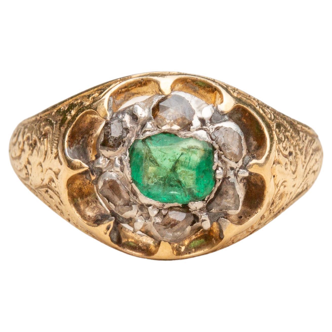 Antique French Early 19th Century Emerald and Rose Cut Diamond Gold Cluster Ring For Sale