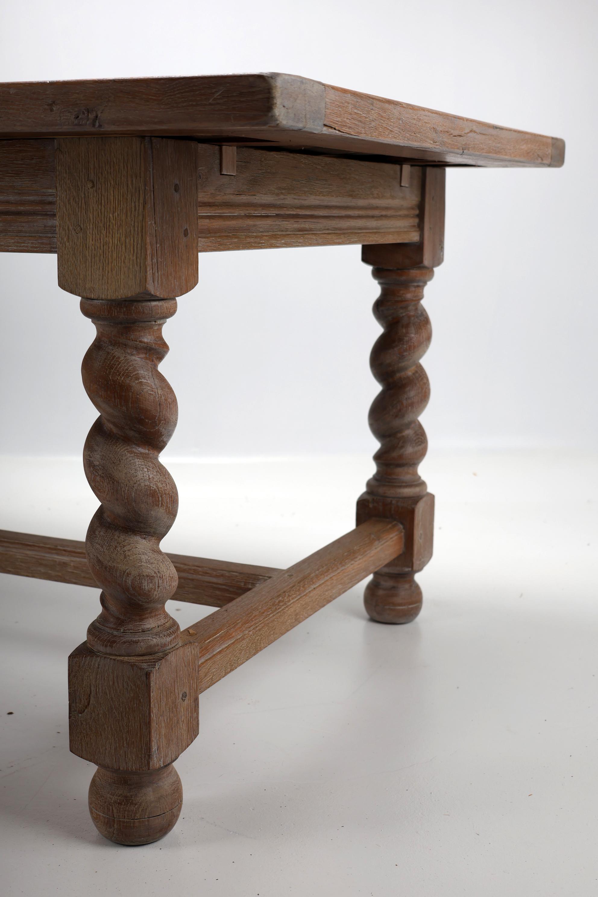 Ancienne table de salle à manger française du début du 19ème siècle en Oak Oak massif avec incrustation de marqueterie en vente 2