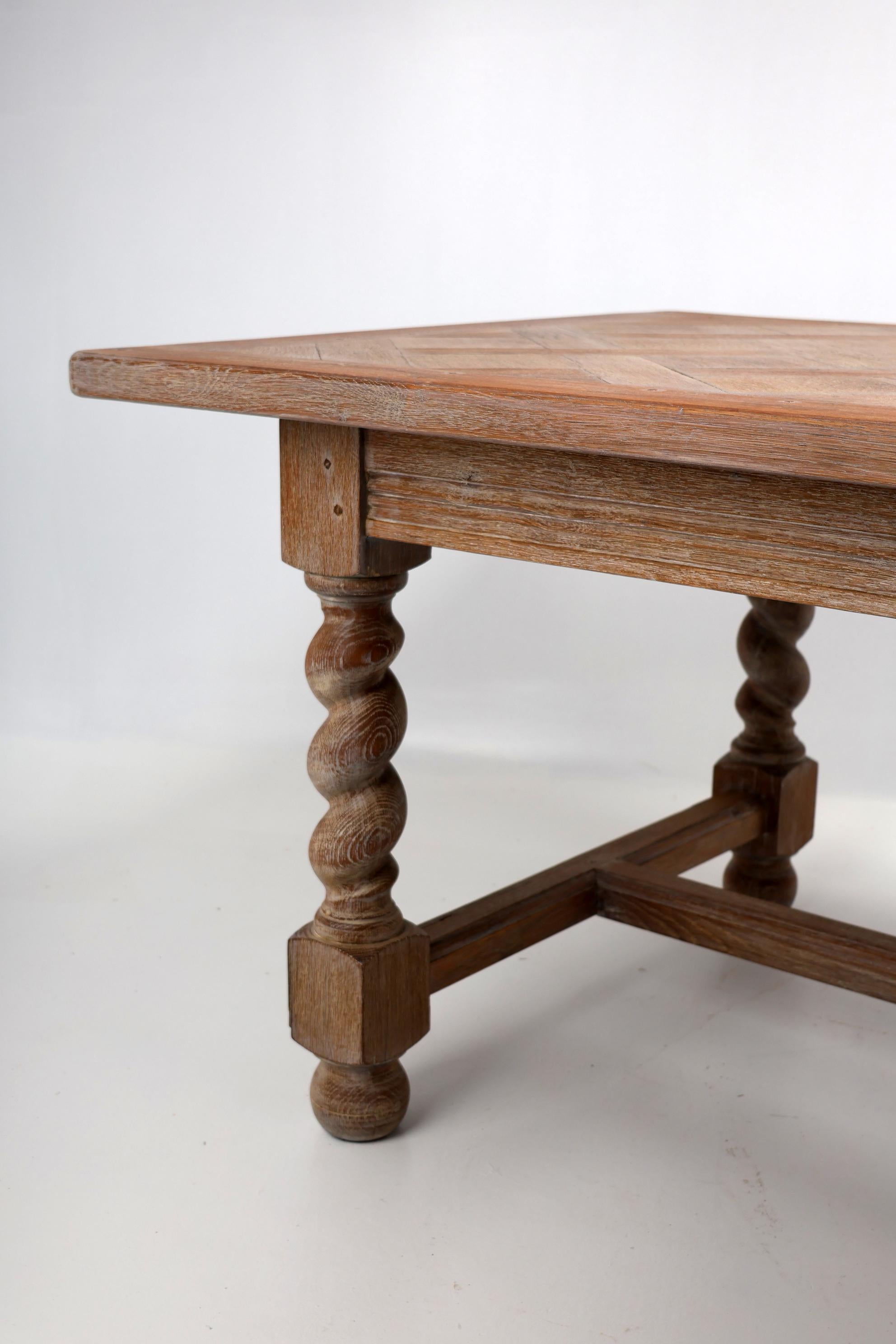 Ancienne table de salle à manger française du début du 19ème siècle en Oak Oak massif avec incrustation de marqueterie en vente 4