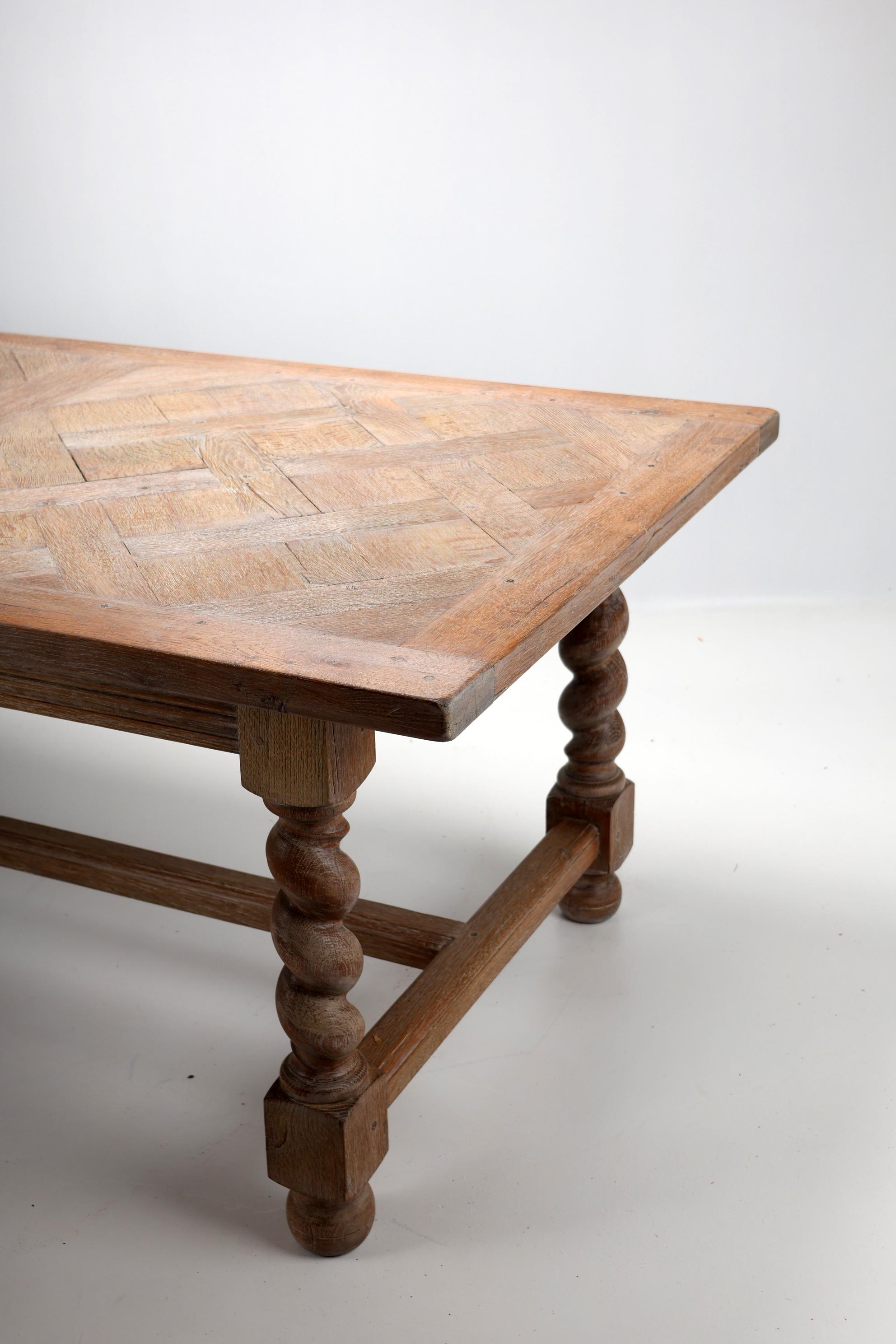 Ancienne table de salle à manger française du début du 19ème siècle en Oak Oak massif avec incrustation de marqueterie en vente 5