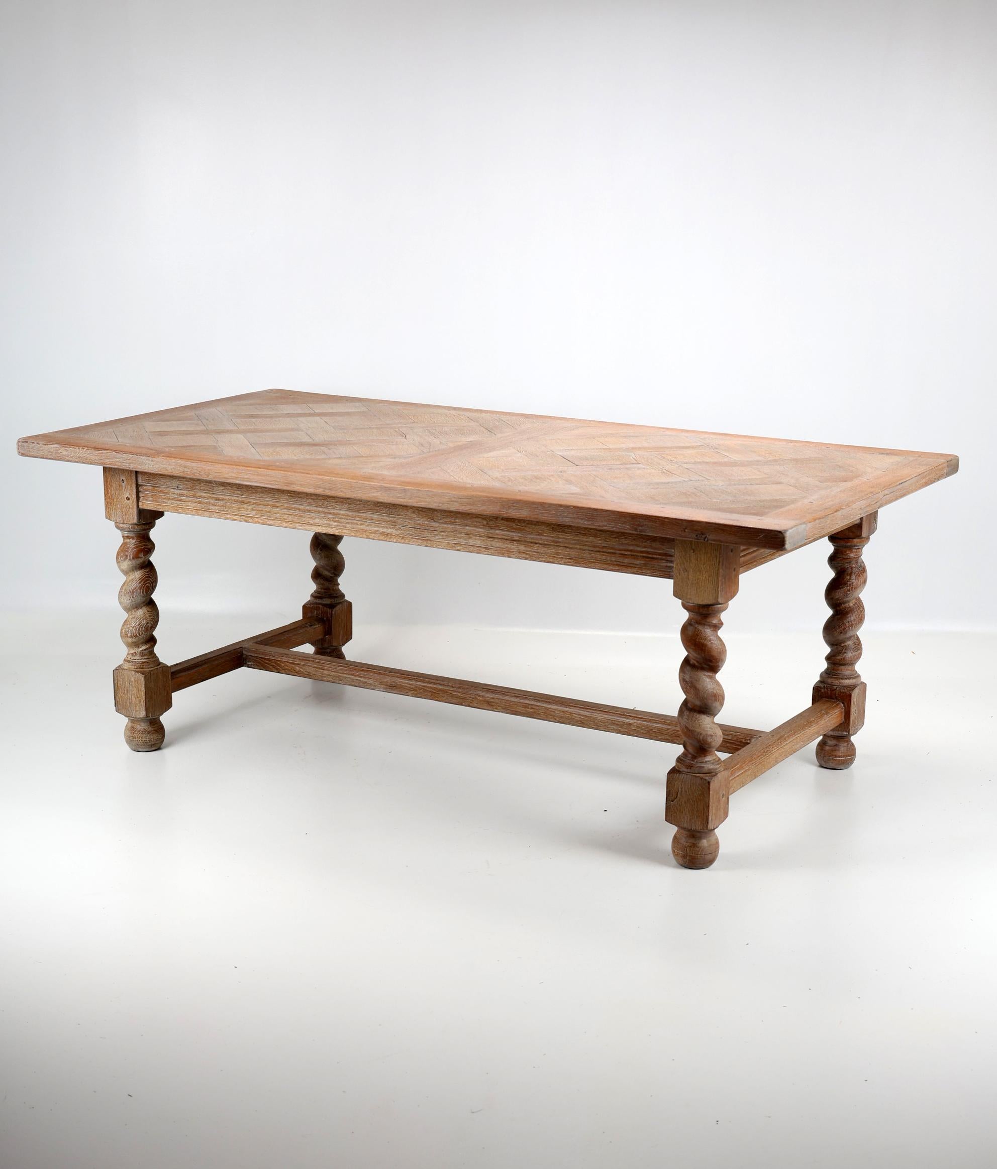 Ancienne table de salle à manger française du début du 19ème siècle en Oak Oak massif avec incrustation de marqueterie en vente 8