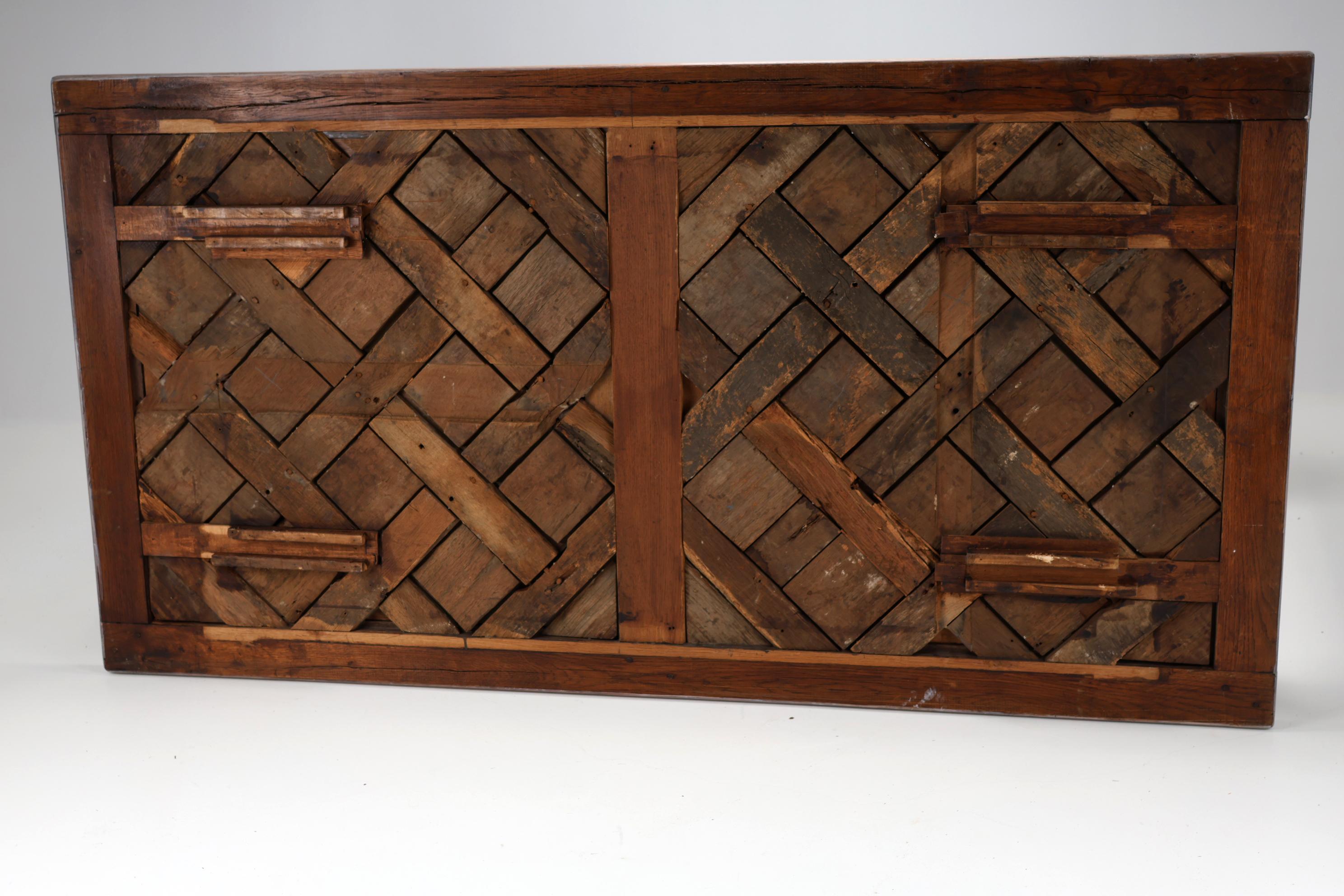 Ancienne table de salle à manger française du début du 19ème siècle en Oak Oak massif avec incrustation de marqueterie en vente 10