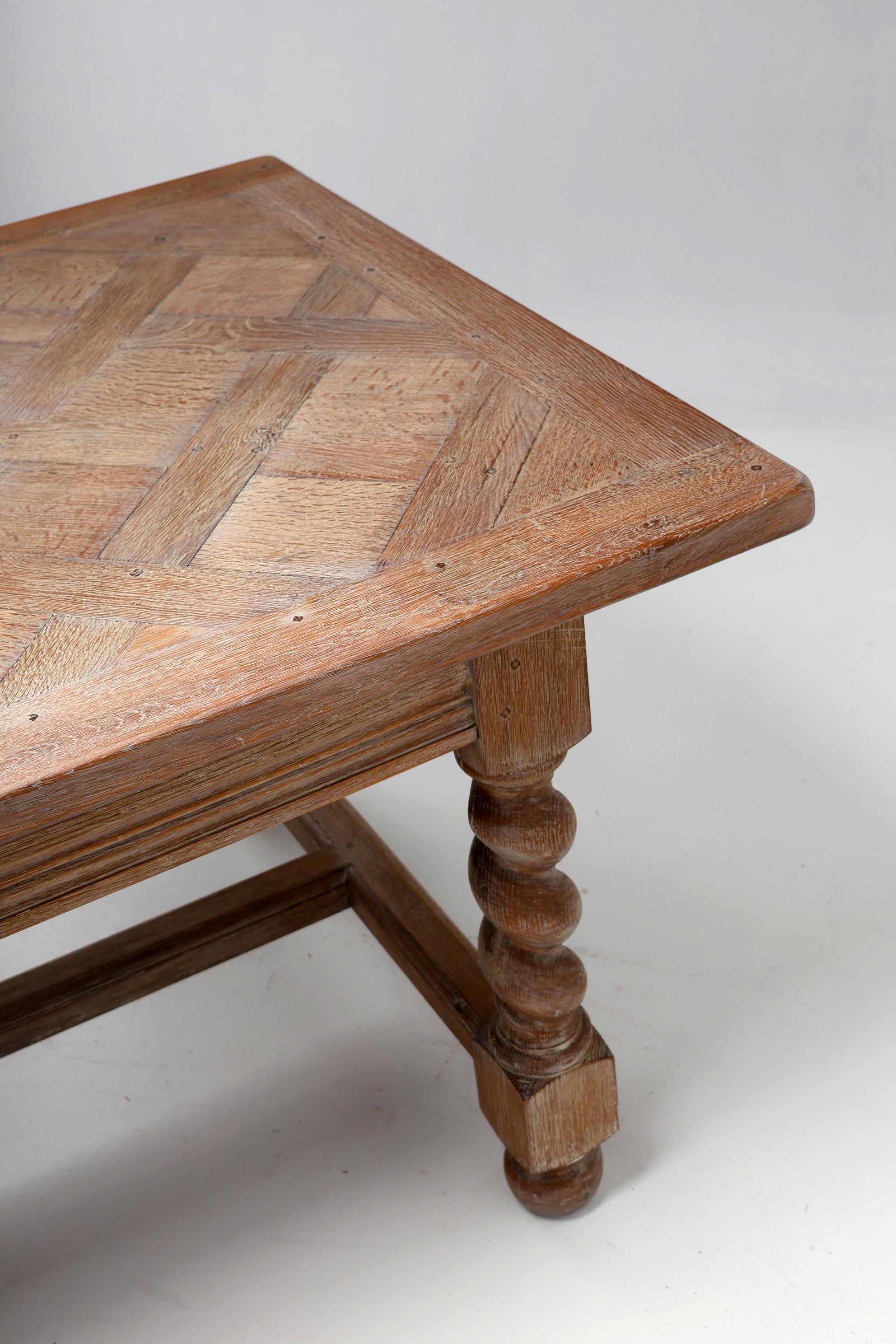 Provincial français Ancienne table de salle à manger française du début du 19ème siècle en Oak Oak massif avec incrustation de marqueterie en vente