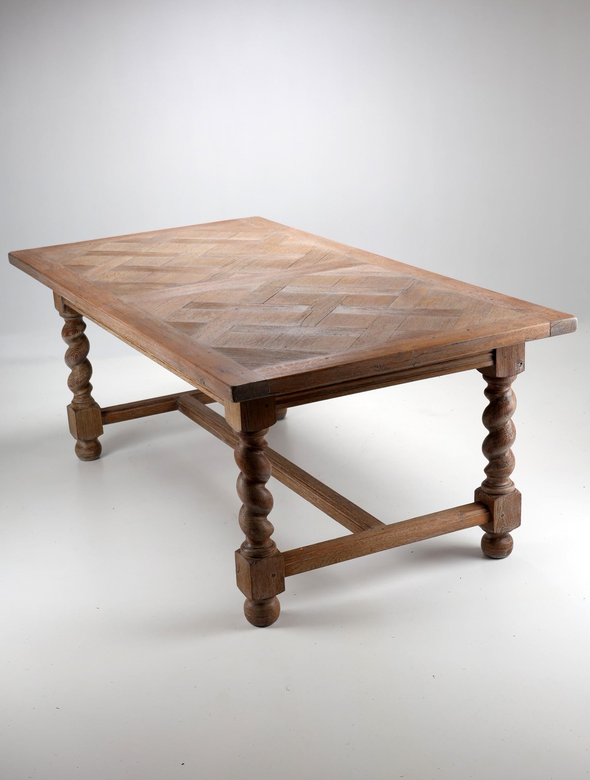 Chêne Ancienne table de salle à manger française du début du 19ème siècle en Oak Oak massif avec incrustation de marqueterie en vente
