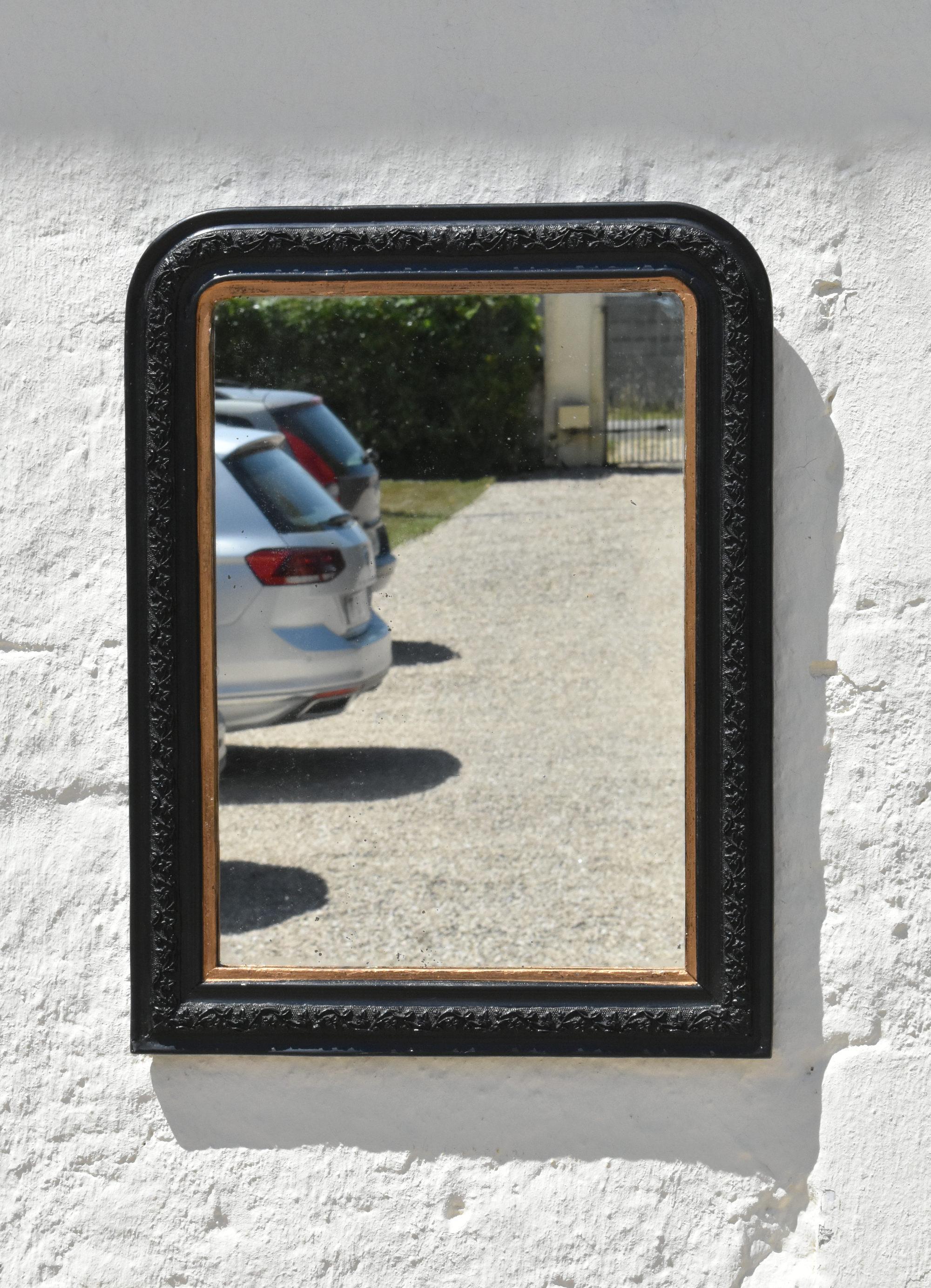 Antique French Ebonised Mirror Napoleon III Second Empire

This elegant mirror features a raised floral decorated moulding with crisp relief carving in an ebonised outer frame and a gilt inner frame.

The mirror retains its original mirror plate and