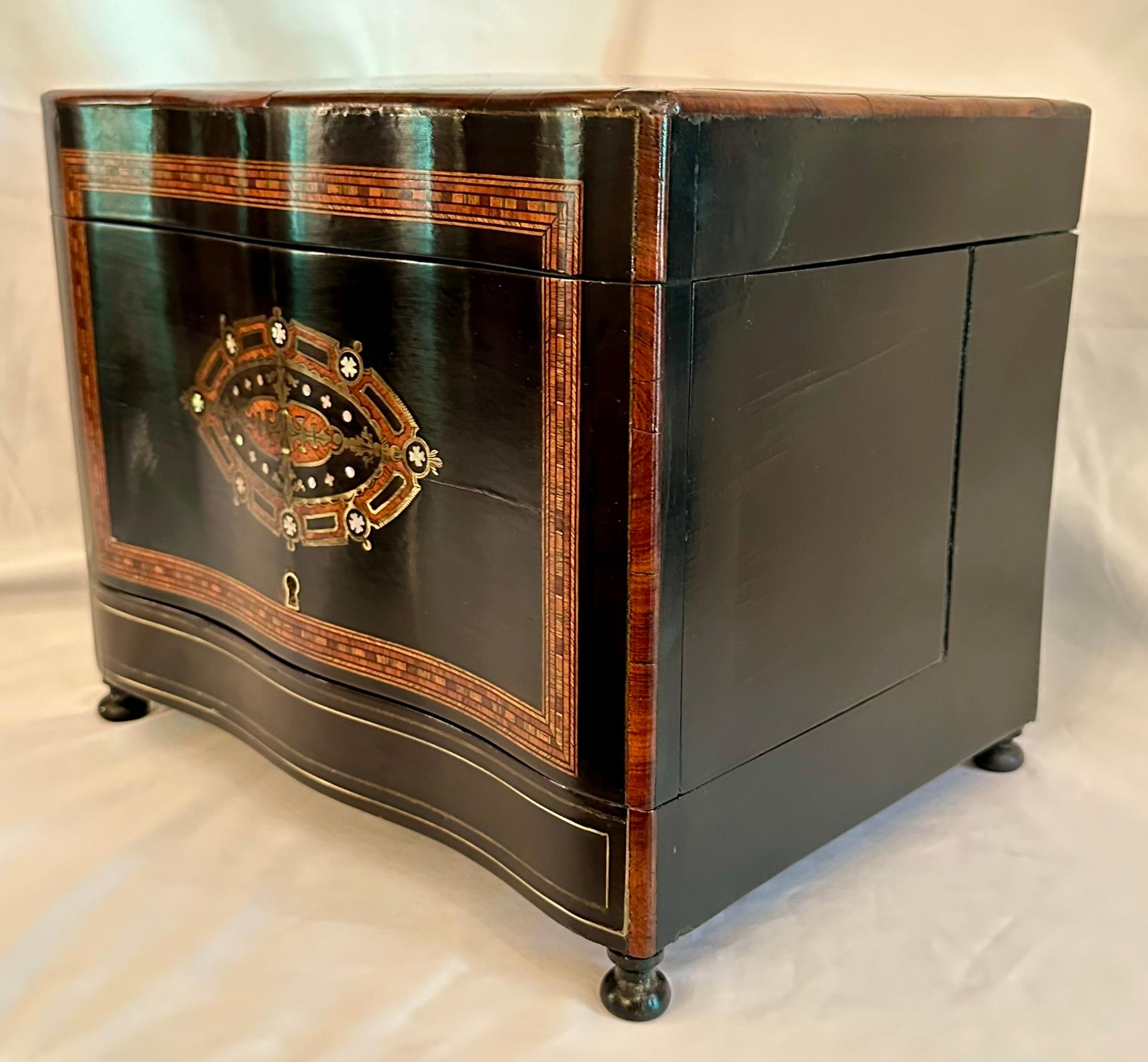 Antique French Ebonized Wood & Mother-of-Pearl Cave à Liqueur, cristallo originale. In condizioni buone a New Orleans, LA
