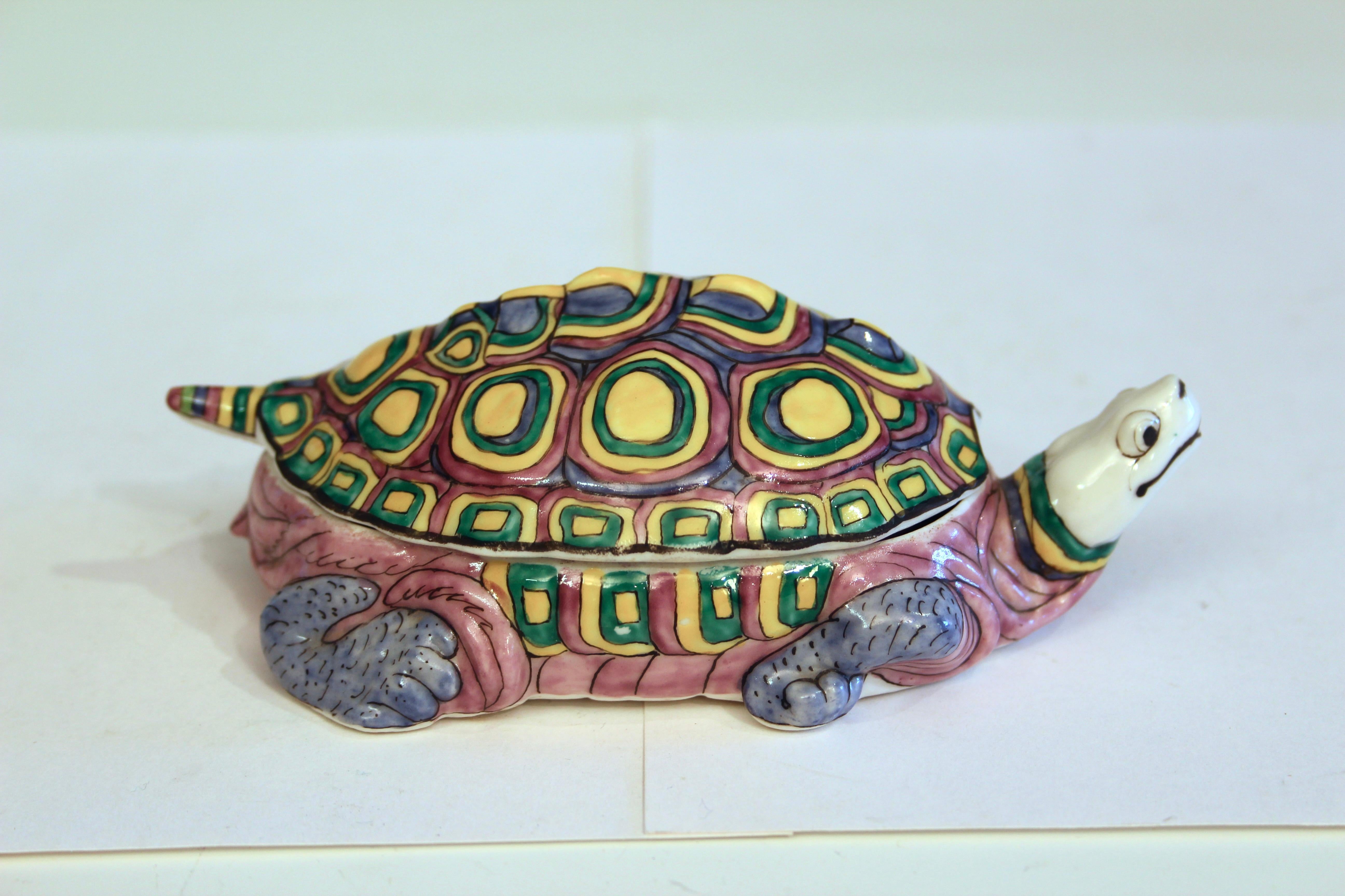 Antique French Samson porcelain jewelry or trinket box in the form of a turtle, circa early 20th century. Fun piece, great color. Faux Asian mark on base. 5 1/2
