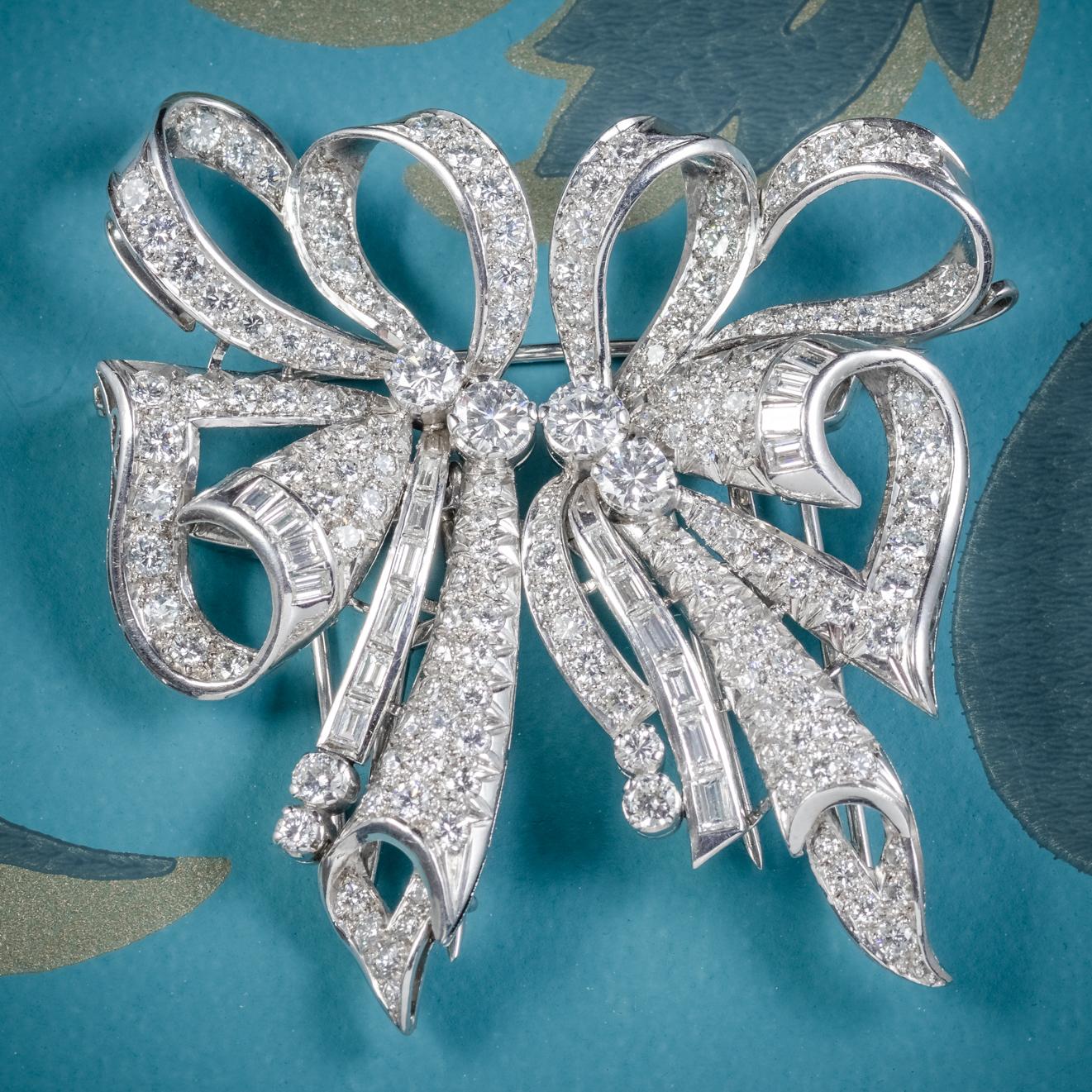 This magnificent antique French double clip brooch was made during the Edwardian era, Circa 1915.

Set with approx. 15ct of old cut, brilliant cut and Emerald cut Diamonds in a fabulous abstract all Platinum gallery.

The larger central Diamonds are