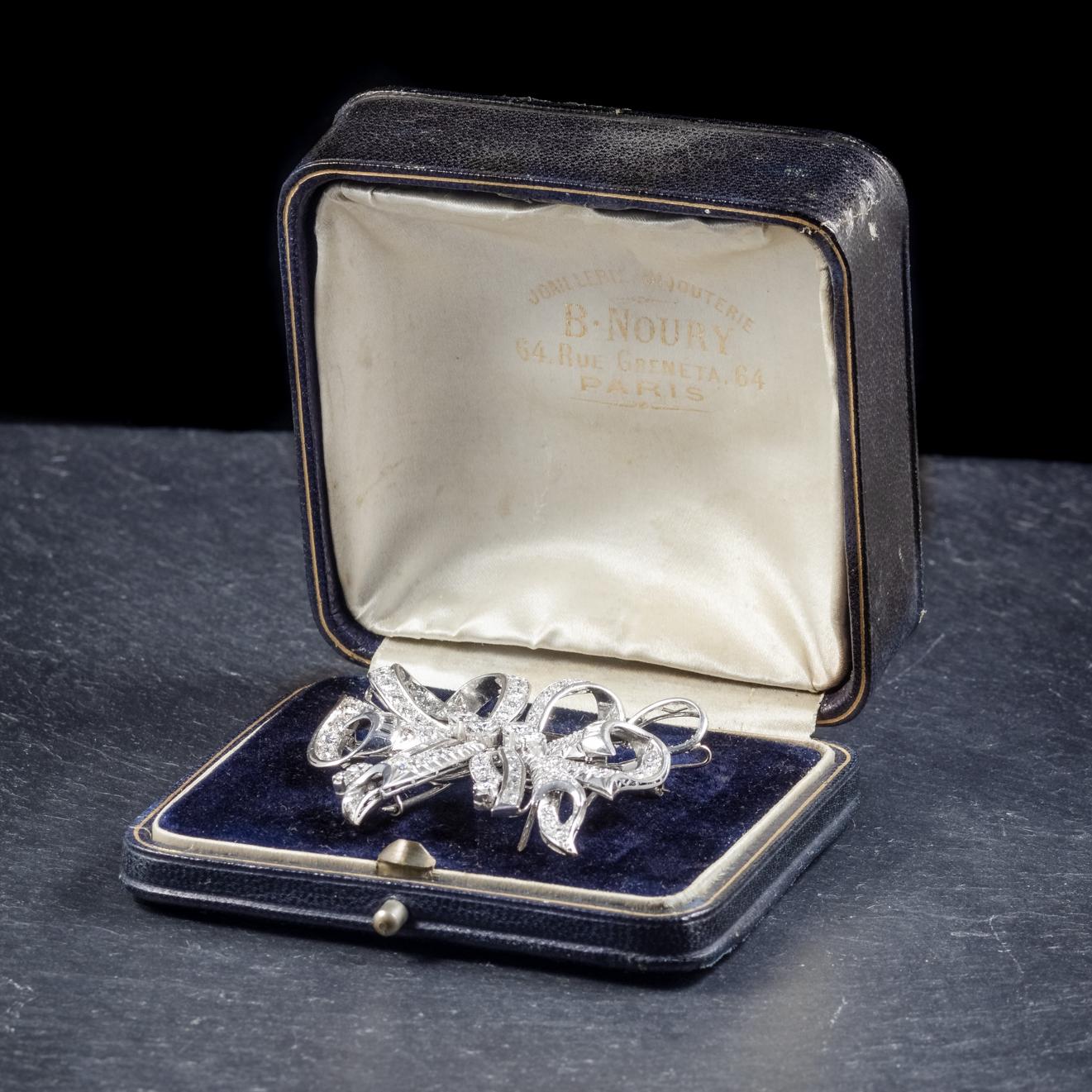 Antique French Edwardian 15 Carat Diamond Platinum circa 1915 Double Clip Brooch For Sale 4