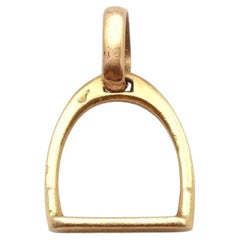 Antique French Edwardian 18K Gold Steigbügel Charm Anhänger von Mellerio dits Meller