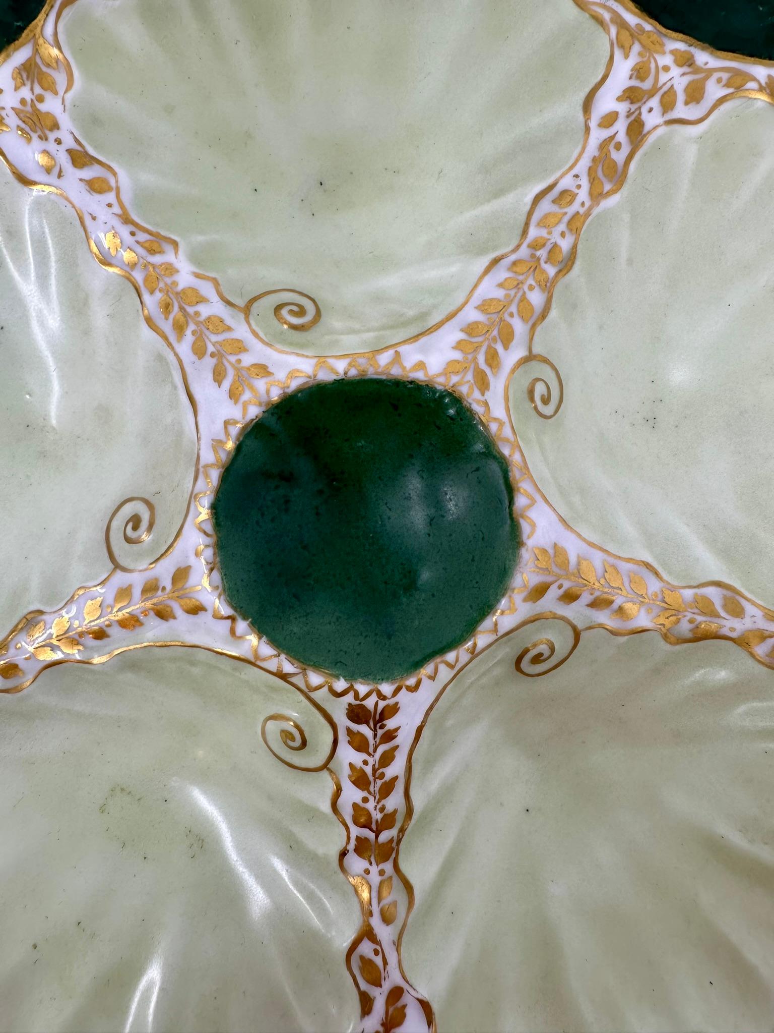 Français Ancienne assiette à huîtres française Elite Works de Limoges en porcelaine verte et or, vers 1890 en vente