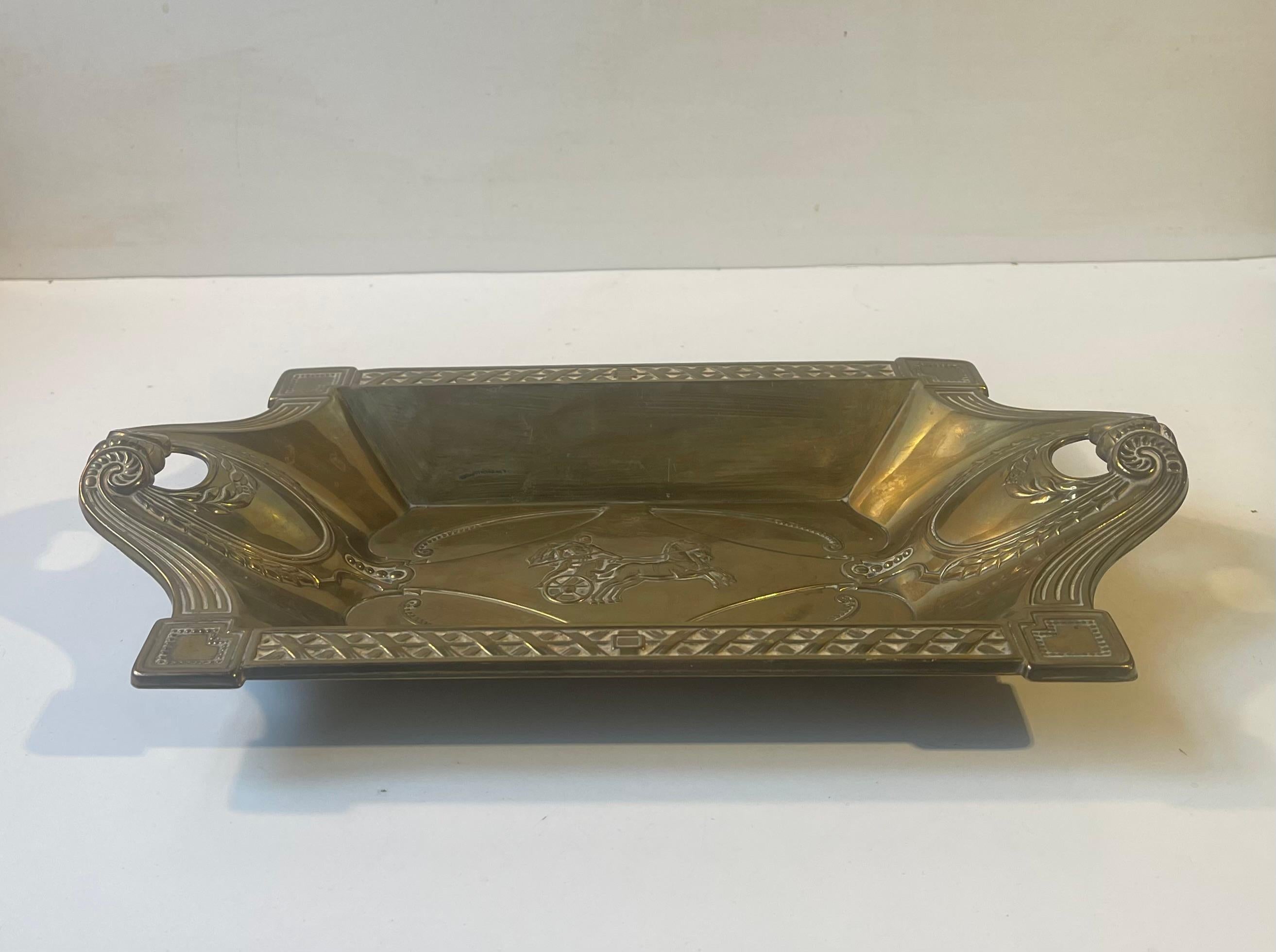 Antique French Embossed Brass Bread Basket w. Gladiator In Good Condition For Sale In Esbjerg, DK