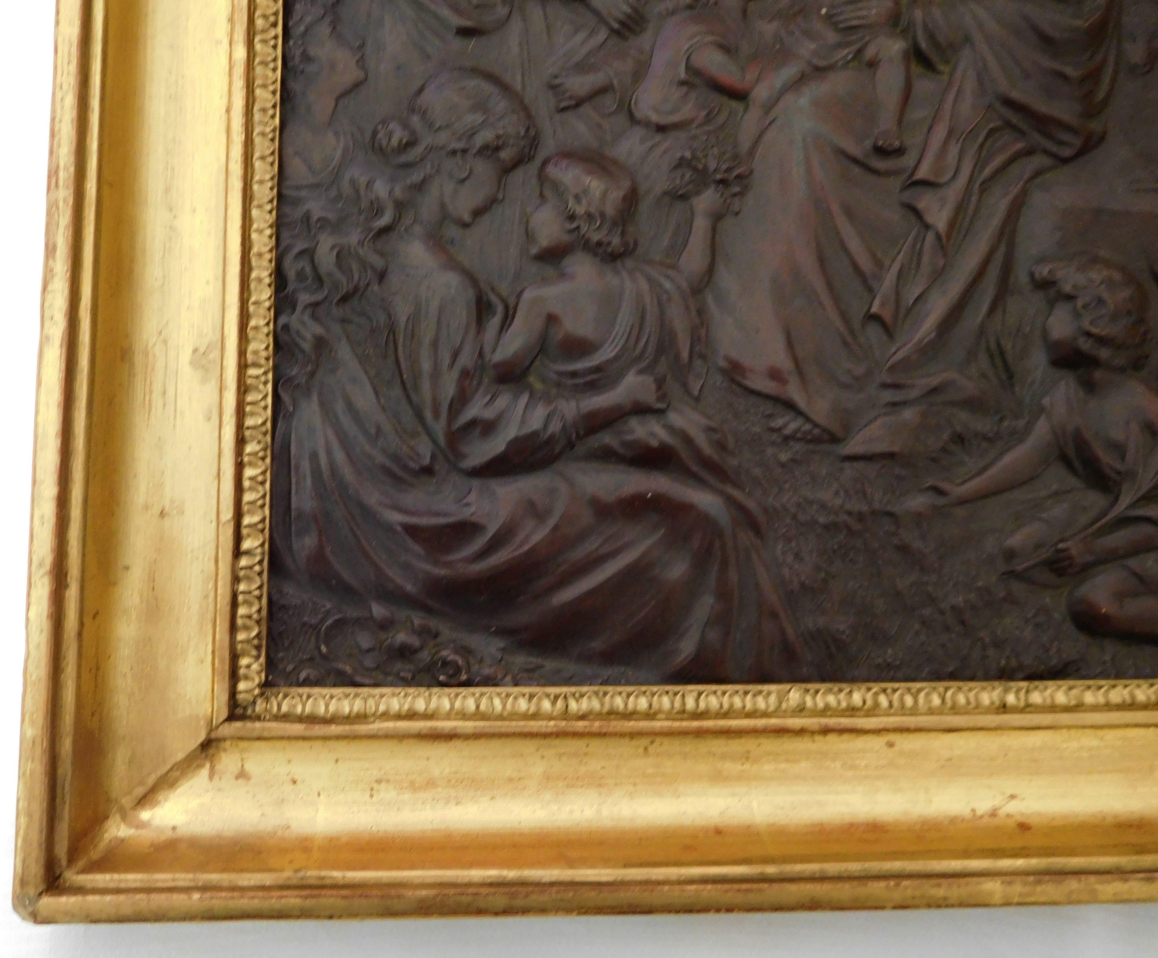 Cuivre Plaque de cuivre gaufrée dans un cadre en bois doré, début du 19e siècle, vers 1820 en vente
