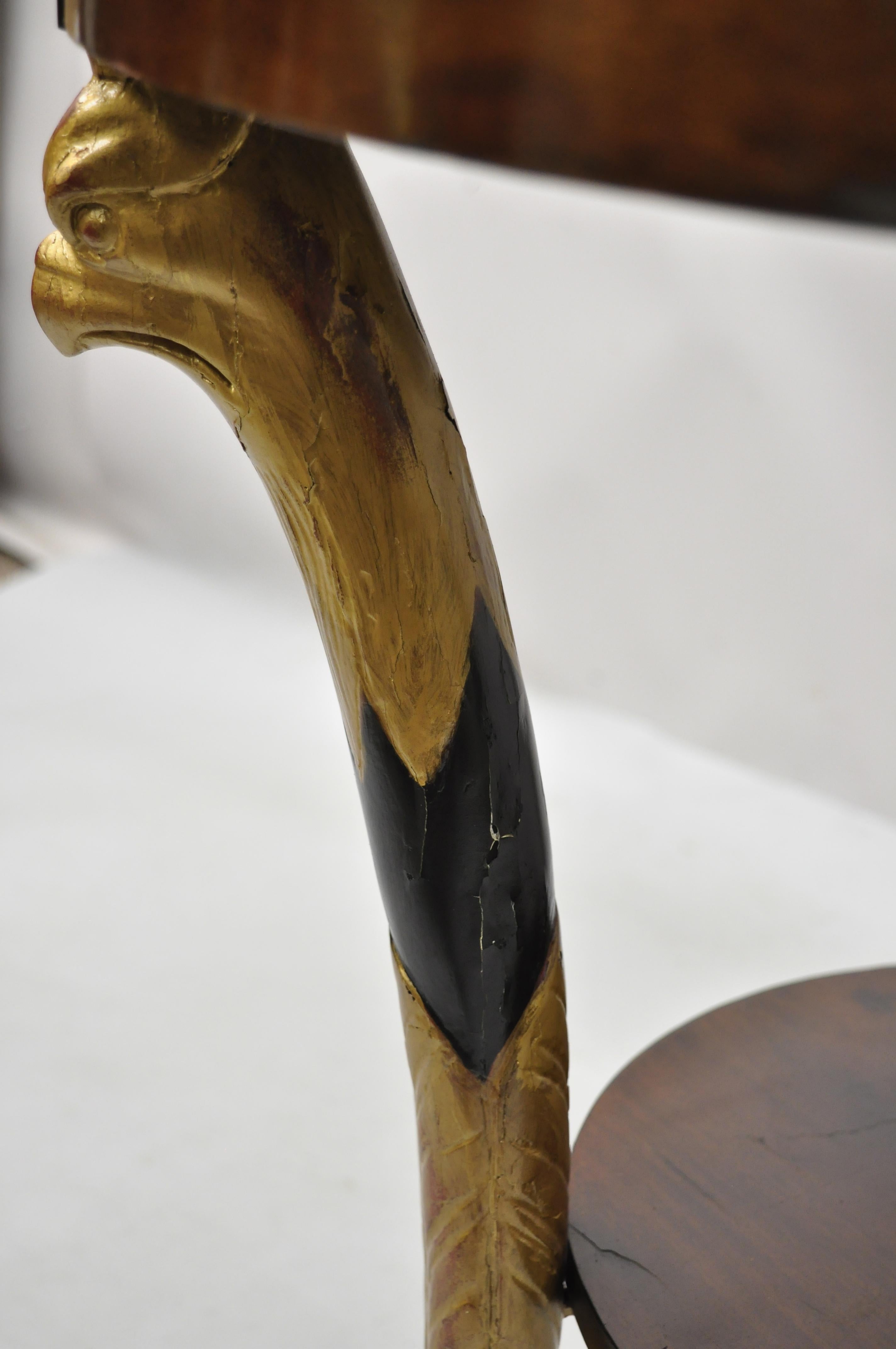 Antiker antiker französischer Empire-Biedermeier-Marmortisch mit geschnitztem Adler Gueridon in der Mitte im Angebot 1