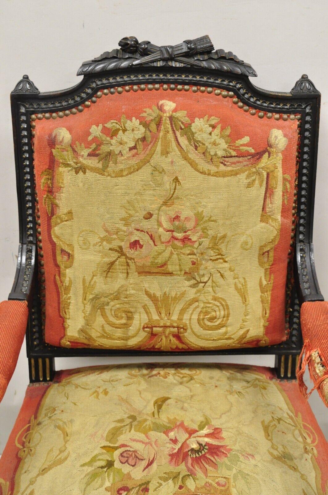 Antiker französischer Empire-Parlor-Stuhl aus schwarz ebonisiertem Nussbaumholz mit Nadelspitze (Gobelinstrickerei) im Angebot