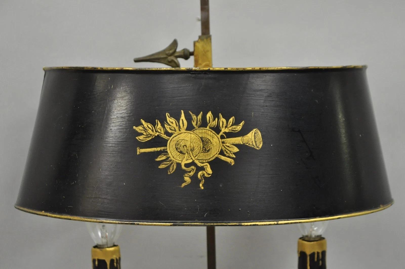 Inconnu Antique lampe à poser Empire en métal noir et doré avec abat-jour en vente