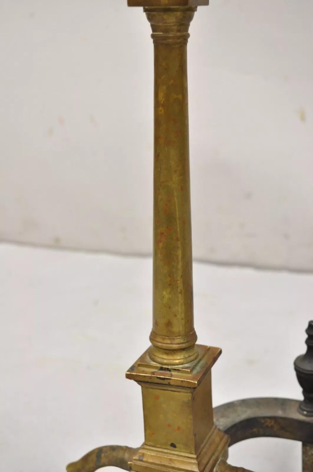 Antike französische Empire-Feuerböcke aus Messing und Bronze mit Urnenaufsatz und schlanken Säulen - ein Paar im Angebot 6