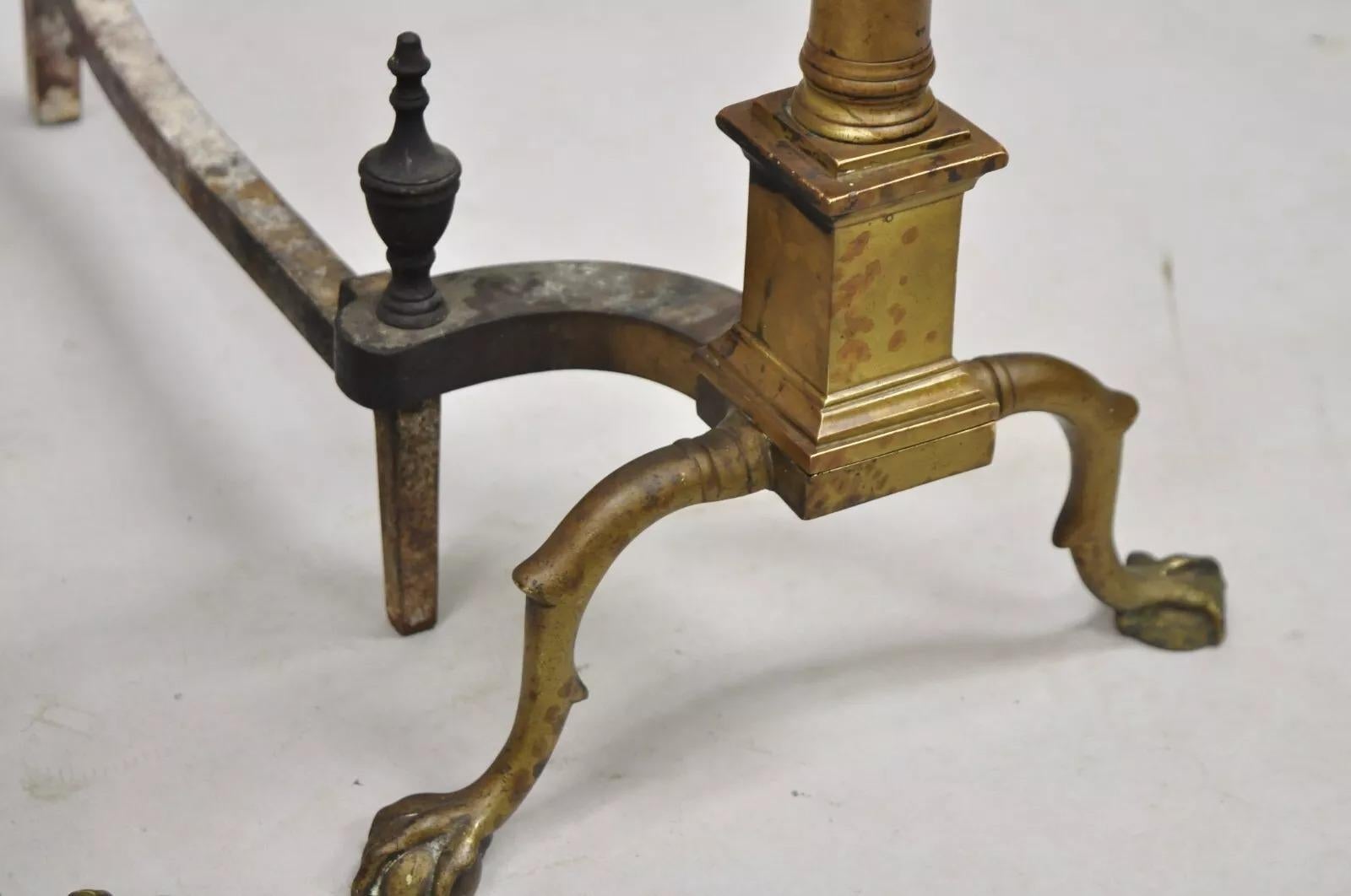 Antike französische Empire-Feuerböcke aus Messing und Bronze mit Urnenaufsatz und schlanken Säulen - ein Paar im Angebot 3