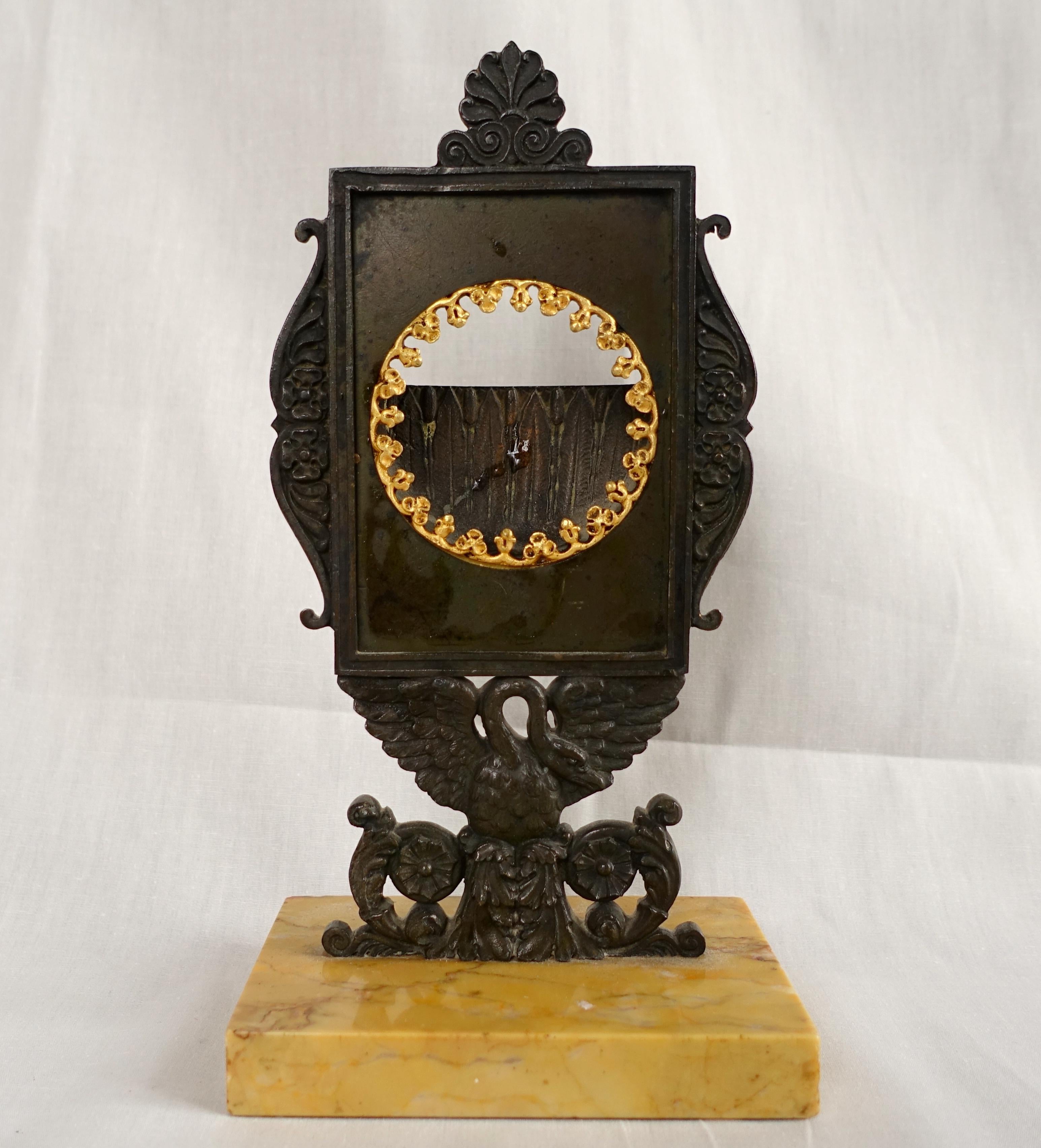 Français Porte-montre ancien en bronze et marbre de l'Empire Antique - 19ème siècle en vente
